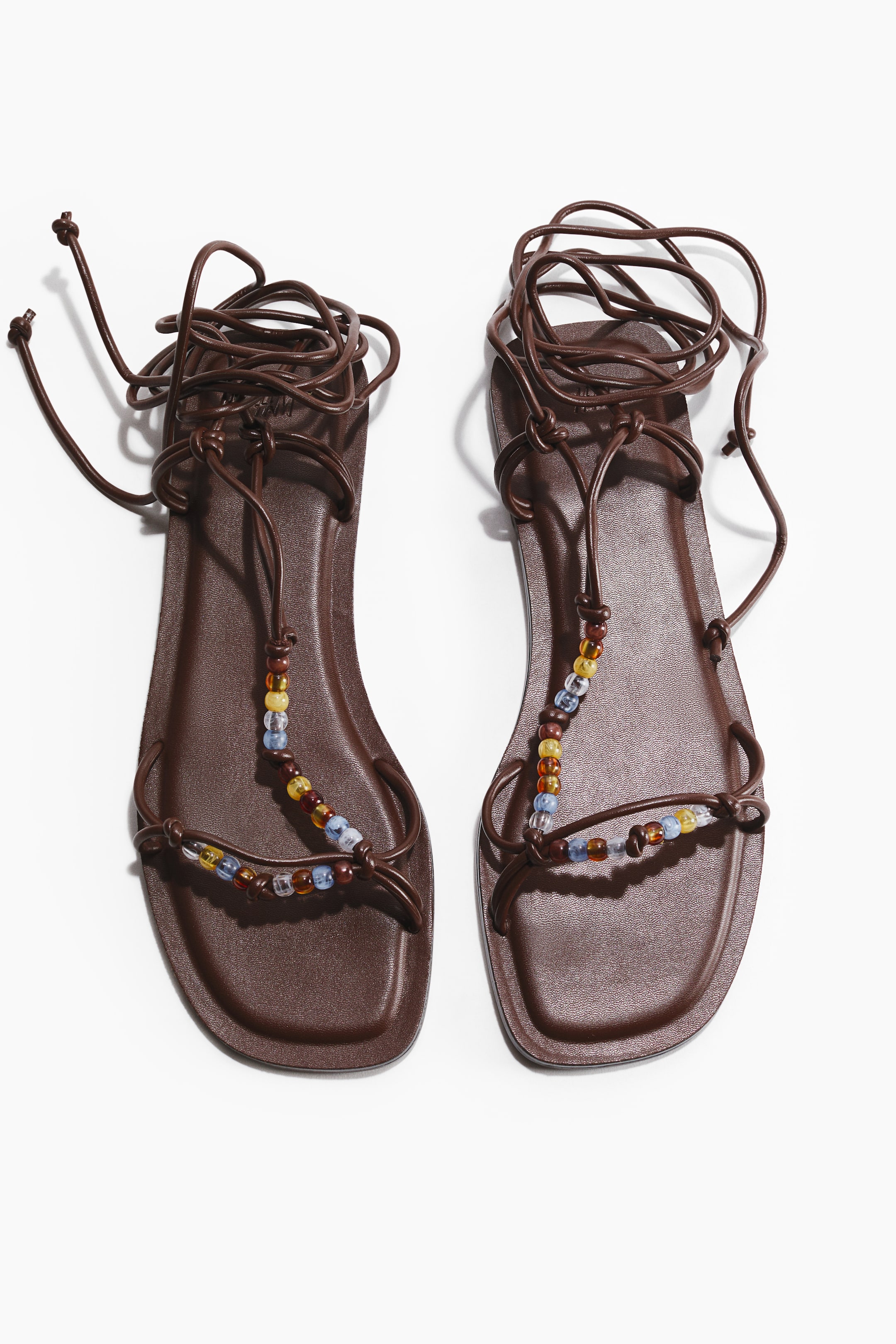 Sandales à brides fines avec perles de fantaisie