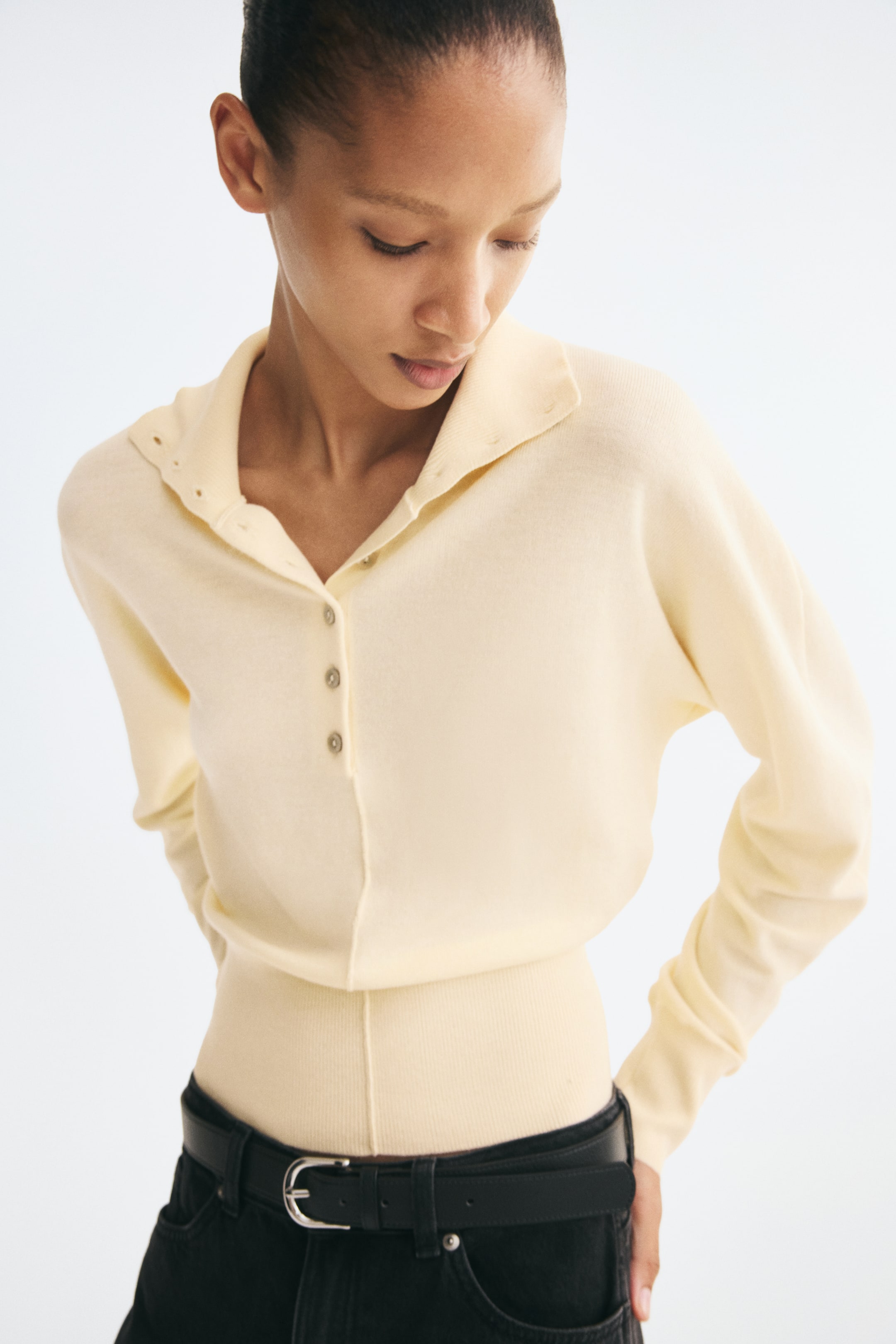 Chandail en tricot fin avec col cheminée