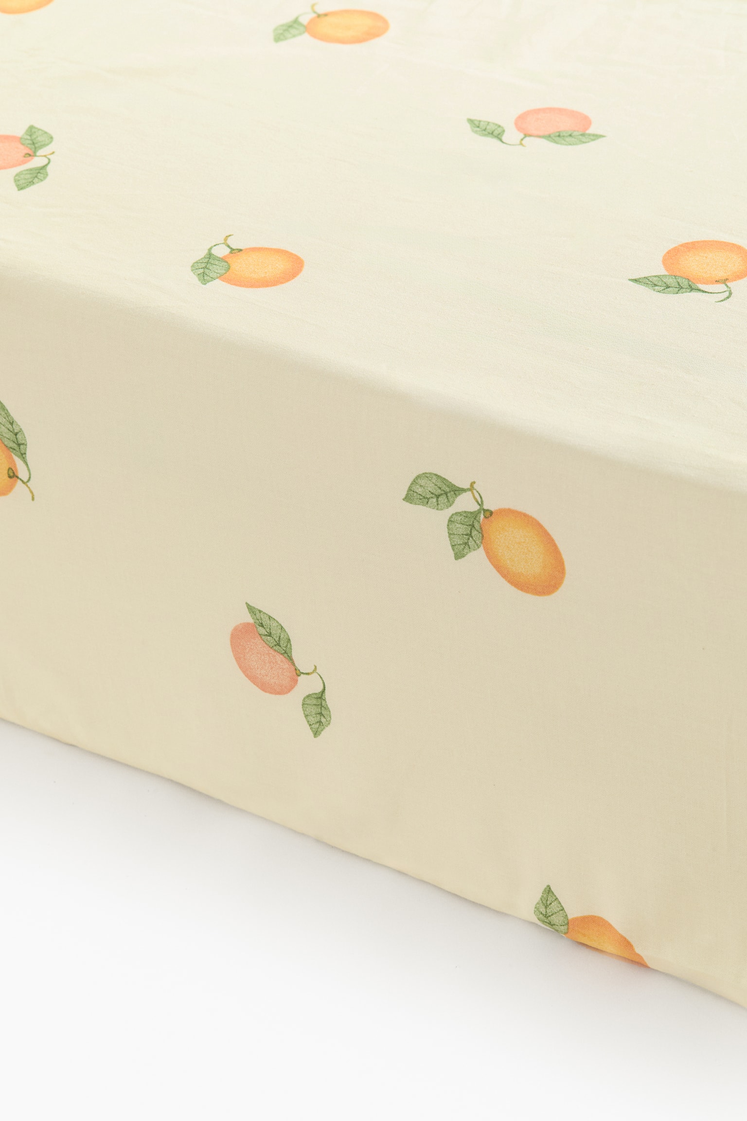 Бавовняне простирадло на гумці та з візерунком - Світло-жовтий/помаранчевий/Білий/веселки/Світло-зелений/транспорт/Білий/конюшина/Попелясто-рожевий/квіточки/Білий/крапинка/Світло-бежевий/динозаври/Світло-бежевий/єдинороги/Білий/сердечка/Зелений/динозаври/Світло-бежевий/динозаври/Світло-рожевий/фрукти - 1