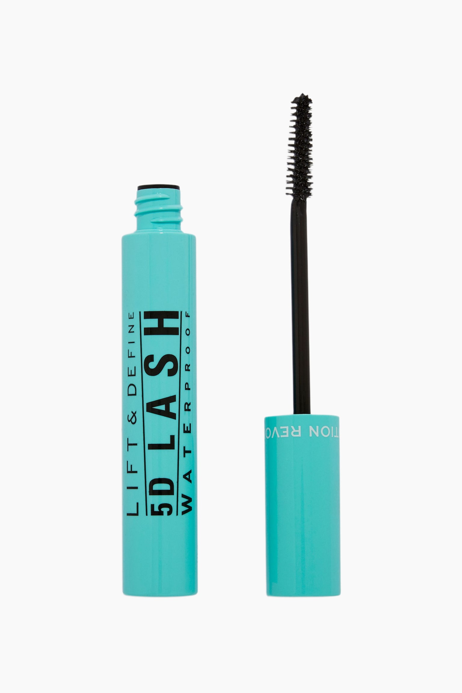 Die Revolution 5D Lash Waterproof Mascara steht aufrecht und zeigt eine geÃ¶ffnete tÃ¼rkisfarbene zylindrische Tube neben ihrem abgeschraubten Deckel und dem Applikatorstab. Auf der Tube ist in auffÃ¤lliger schwarzer, vertikaler Schrift âLIFT & DEFINE 5D LASH WATERPROOFâ zu sehen, wÃ¤hrend der passende tÃ¼rkisfarbene Deckel den aufrecht stehenden schwarzen Stab mit der BorstenfaserbÃ¼rste trÃ¤gt.