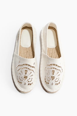 Espadrillos med broderie anglaise