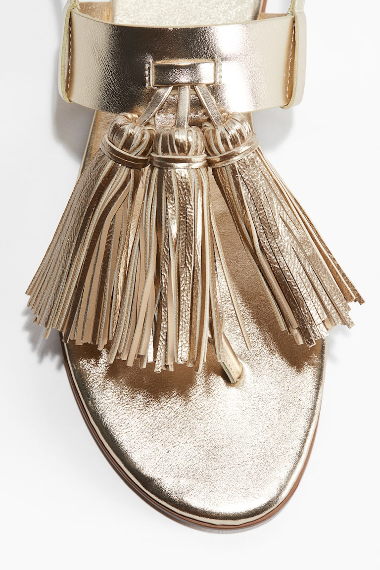 Sandalias con borlas