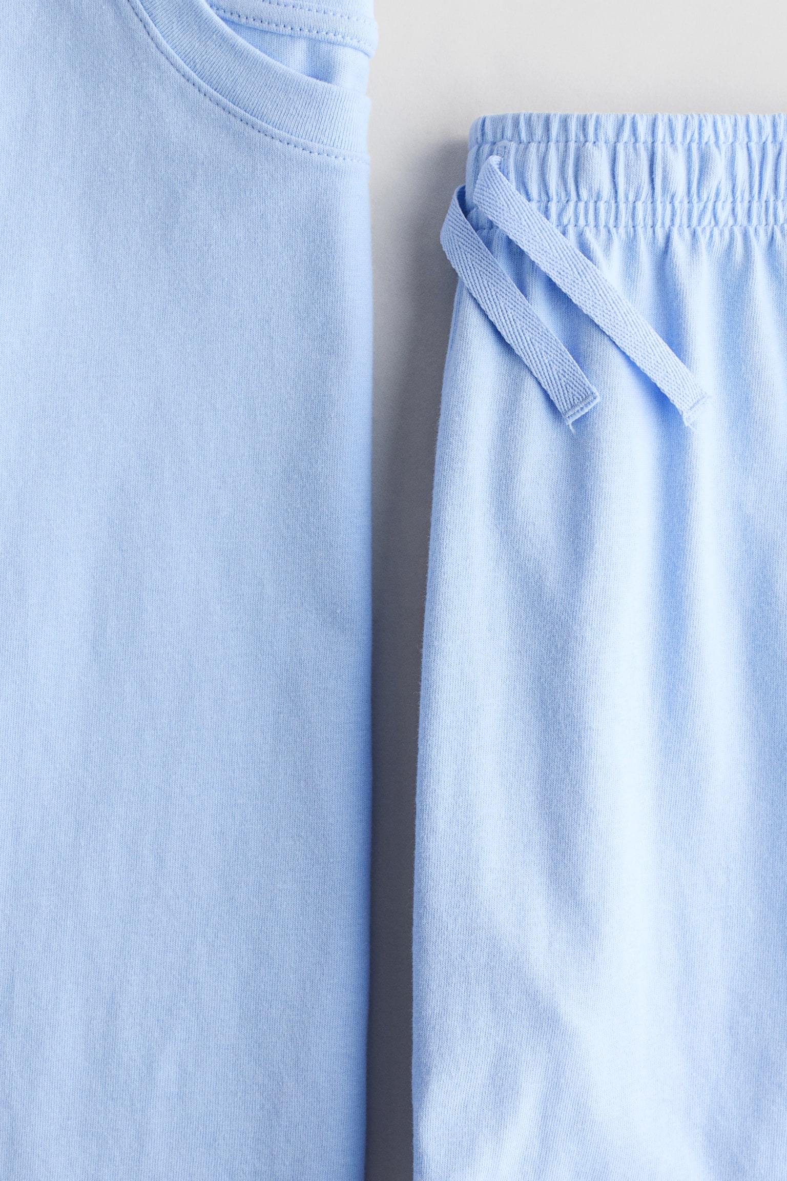 2-piece T-shirt and shorts set - 2