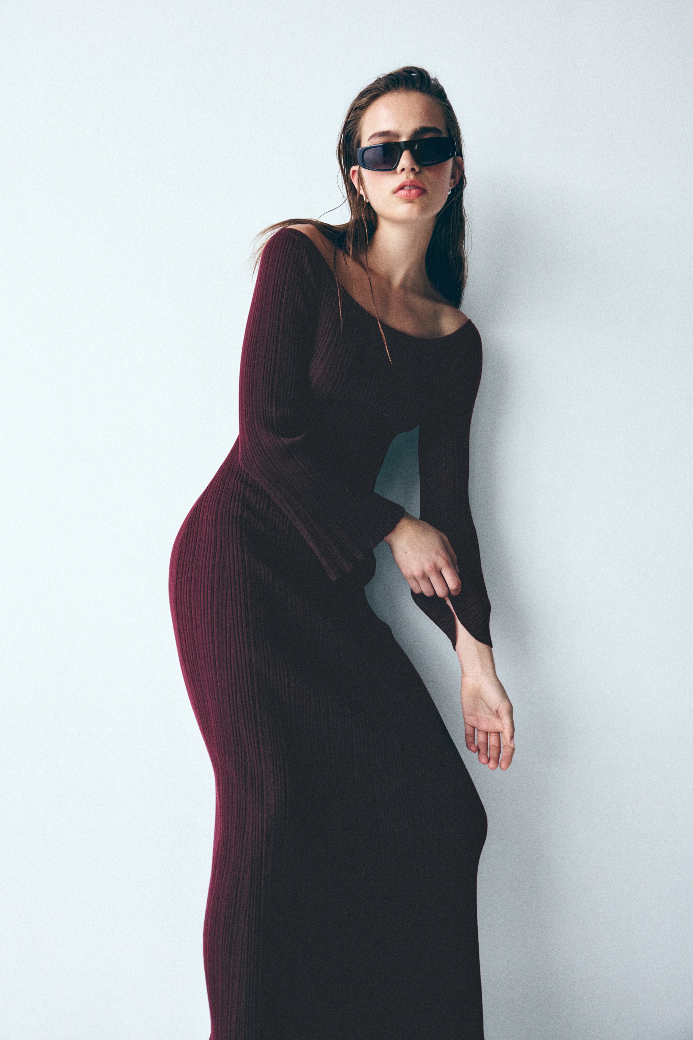 Ribbed off-the-shoulder dress