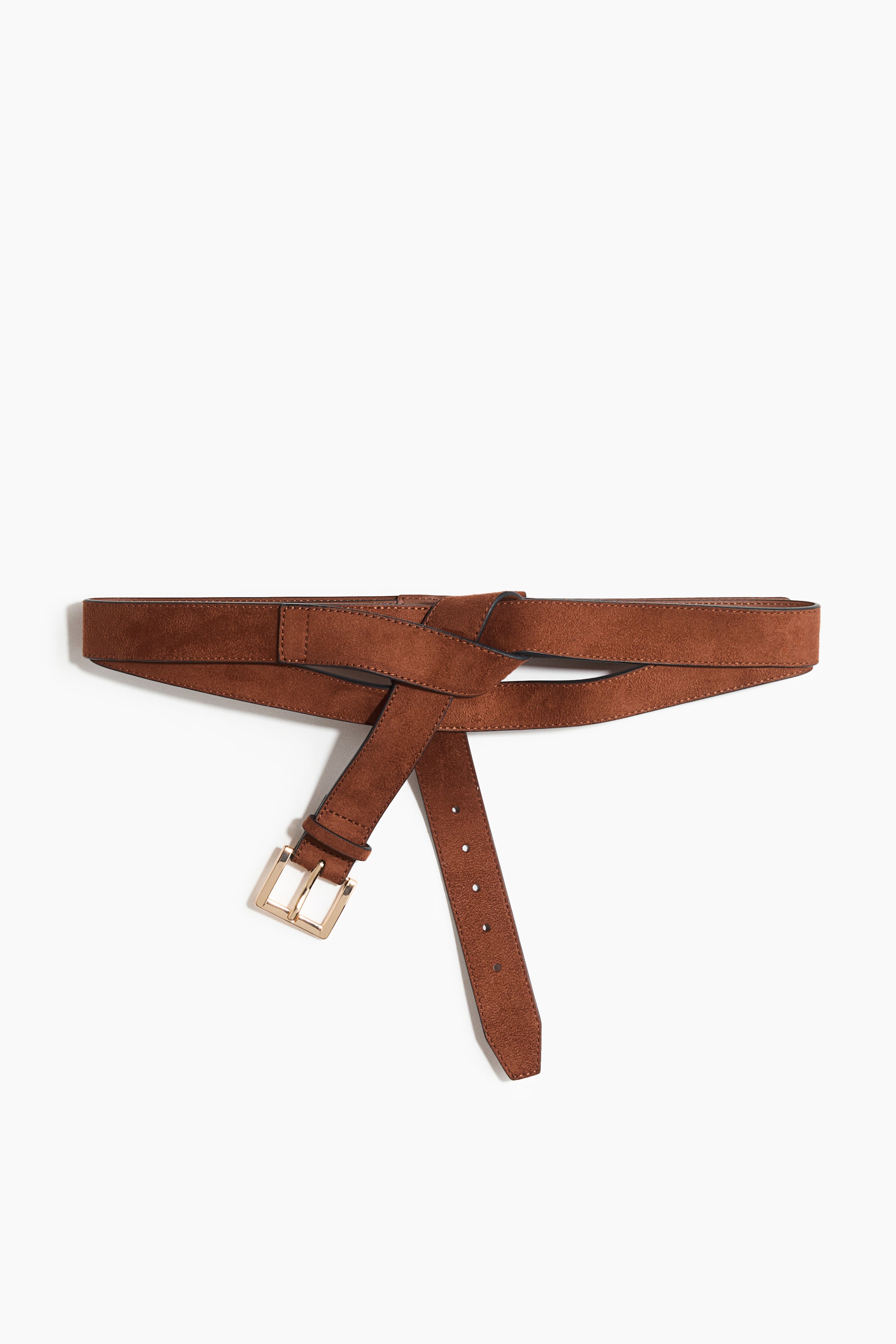 Agrandir l'image: Une ceinture en suède marron est posée à plat, ornée d'une boucle rectangulaire dorée et de trous de perforation visibles sur la sangle.