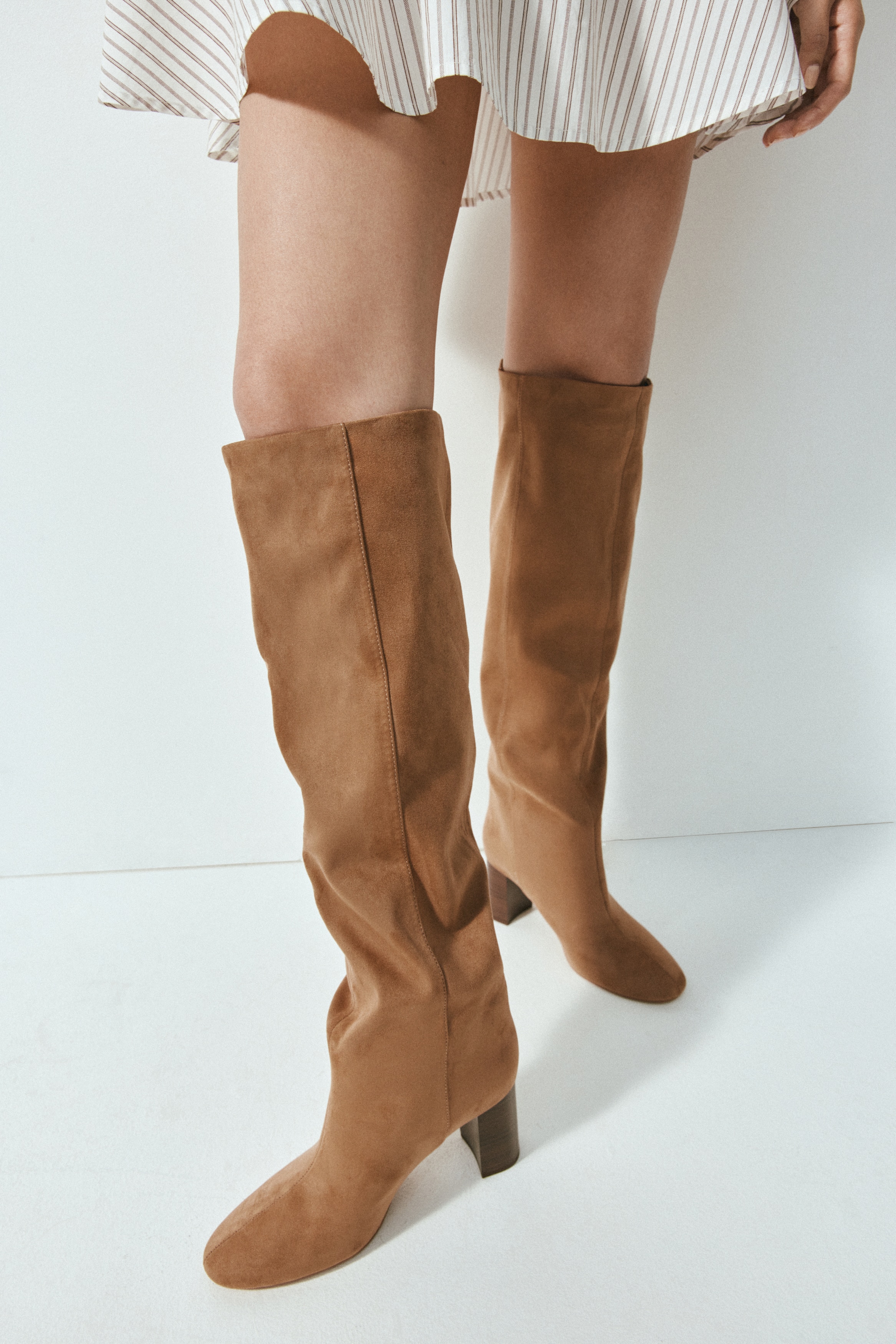 Kniehohe Stiefel - Dunkelbeige/Dunkelbraun