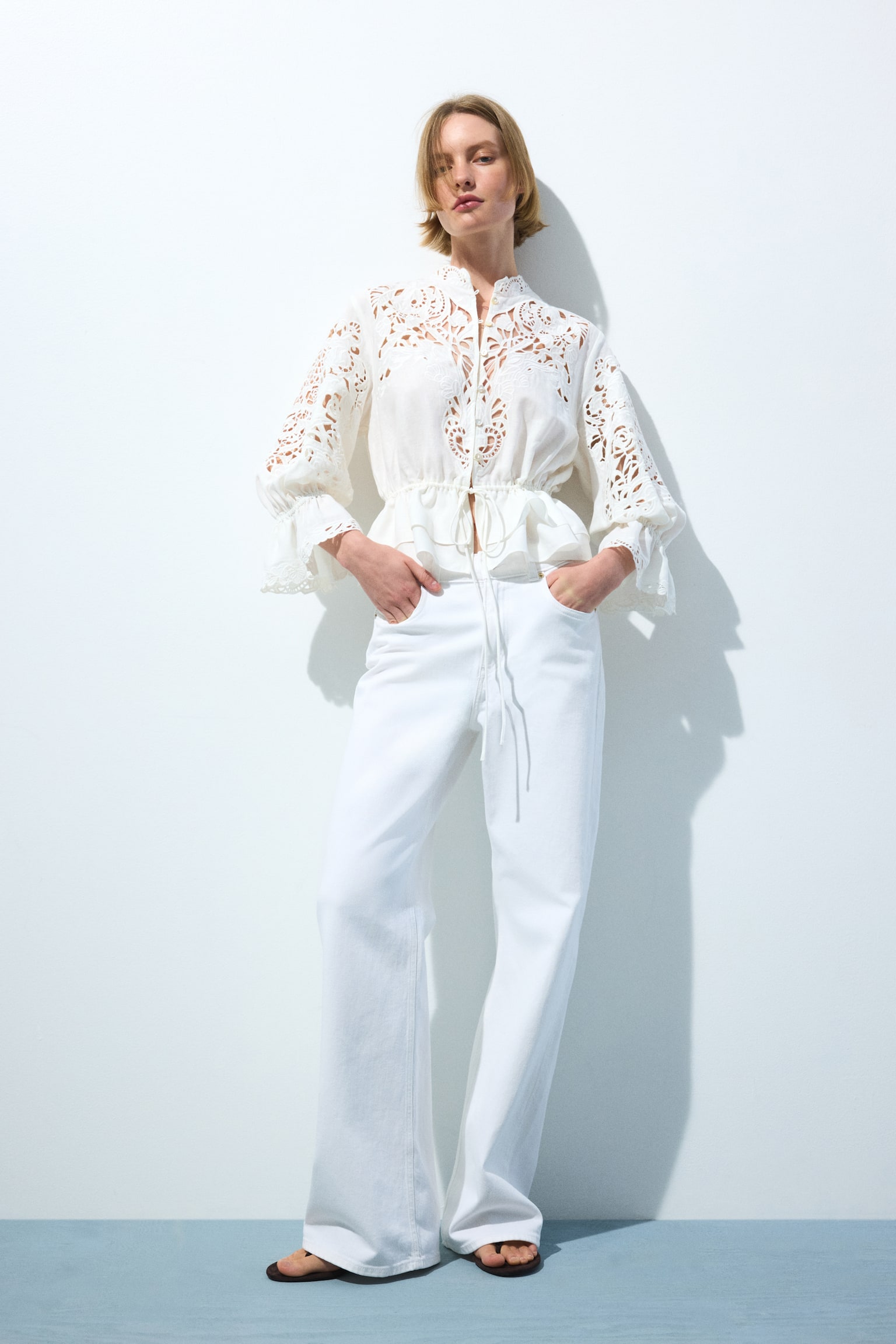 Blusa en mezcla de lino con bordado inglés - Blanco/Negro - 6