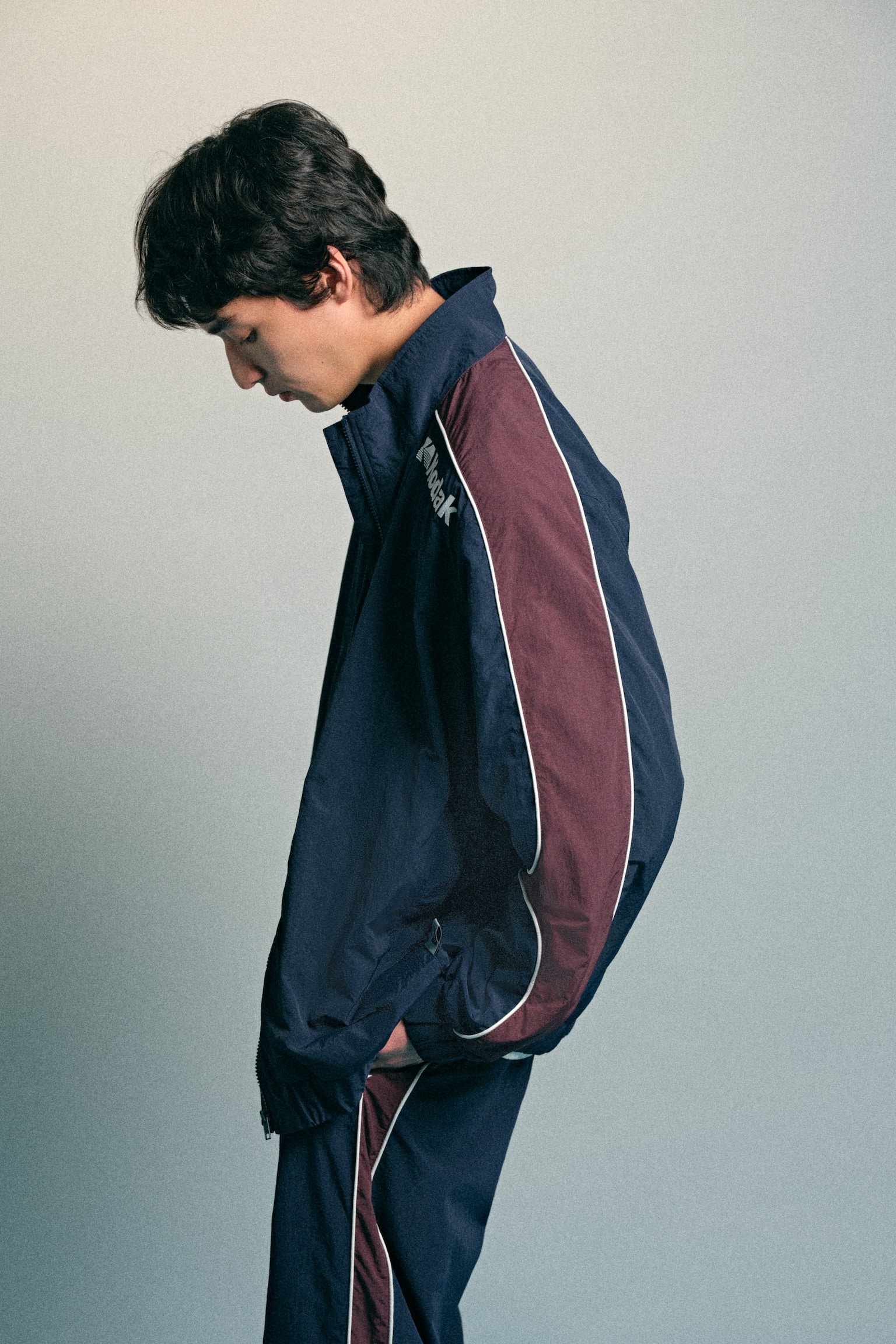 Áo khoác tập vải nylon có hoạ tiết in - Màu xanh dương đậm/Kodak - 5