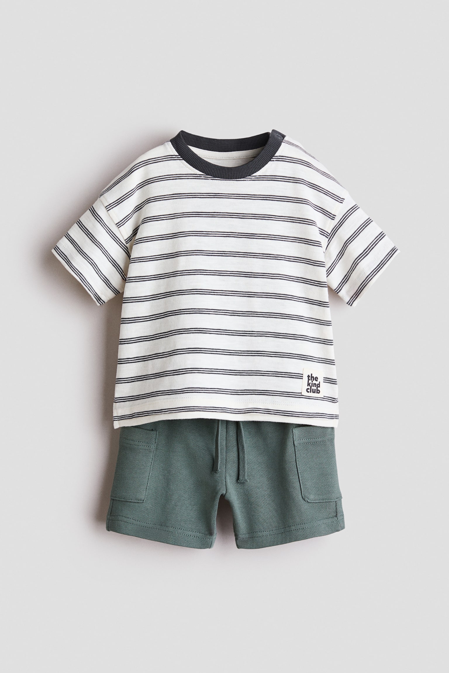 Conjunto de camiseta y pantalón corto - Verde caqui/Rayas grises/Marrón/Gris oscuro - 1