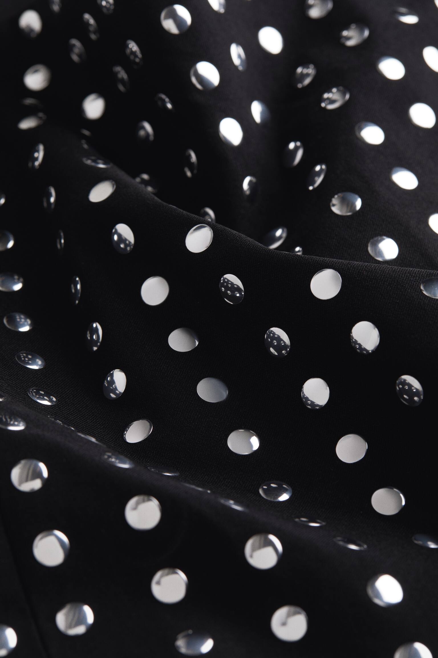 Chân váy mini đính đinh tán - Màu đen - 2