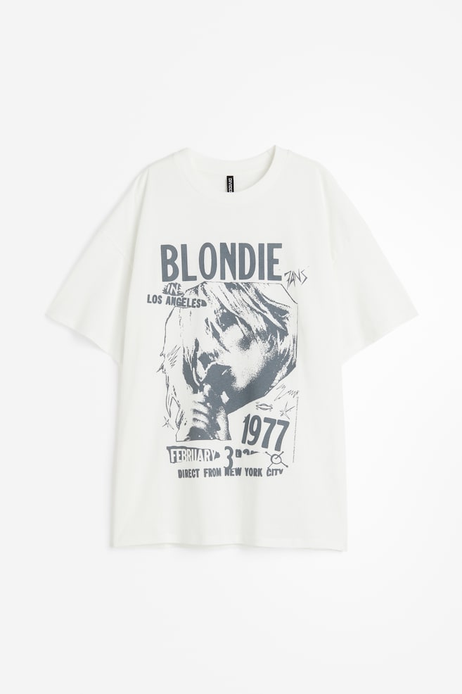Oversized T-Shirt mit Print - Weiß/Blondie/Schwarz/Formel 1/Schwarz/Garbage/Schwarz/The Who/Grau/Berkeley University/Hellbeige/UCLA/Marineblau/Yale/Hellrosa/Micky Maus - 2