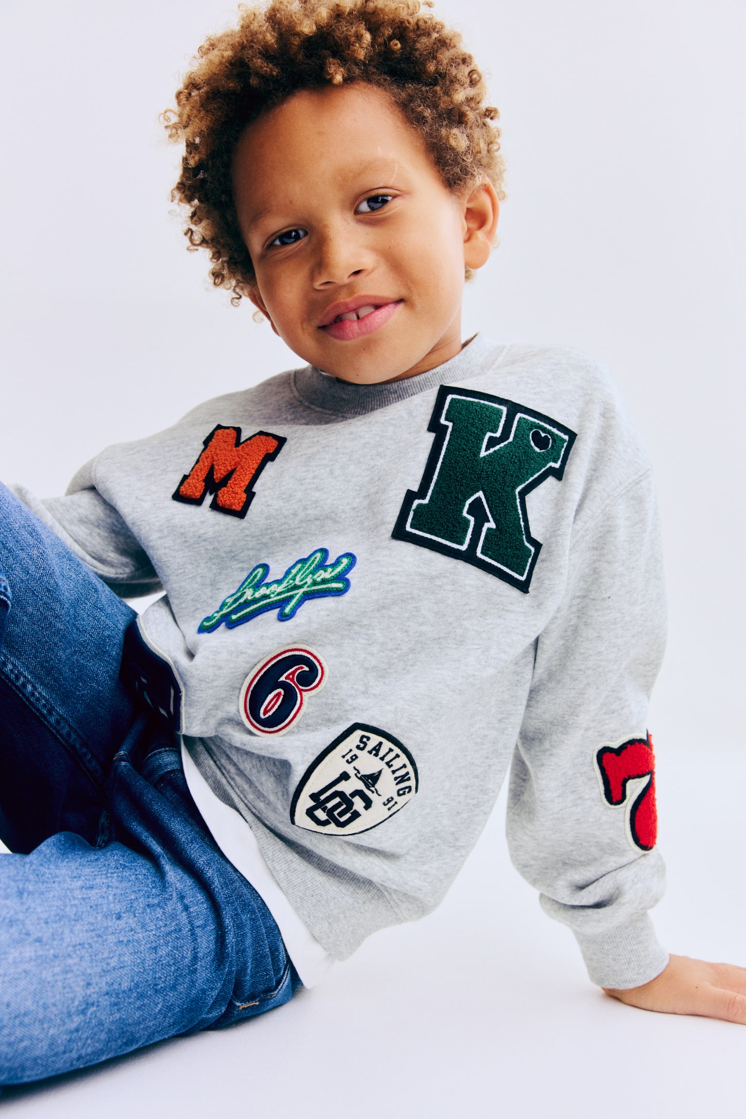 סווטשירט עם צד פנימי סרוק ופאצ'ים - אפור בהיר מלאנז'/פאצ'ים - 5