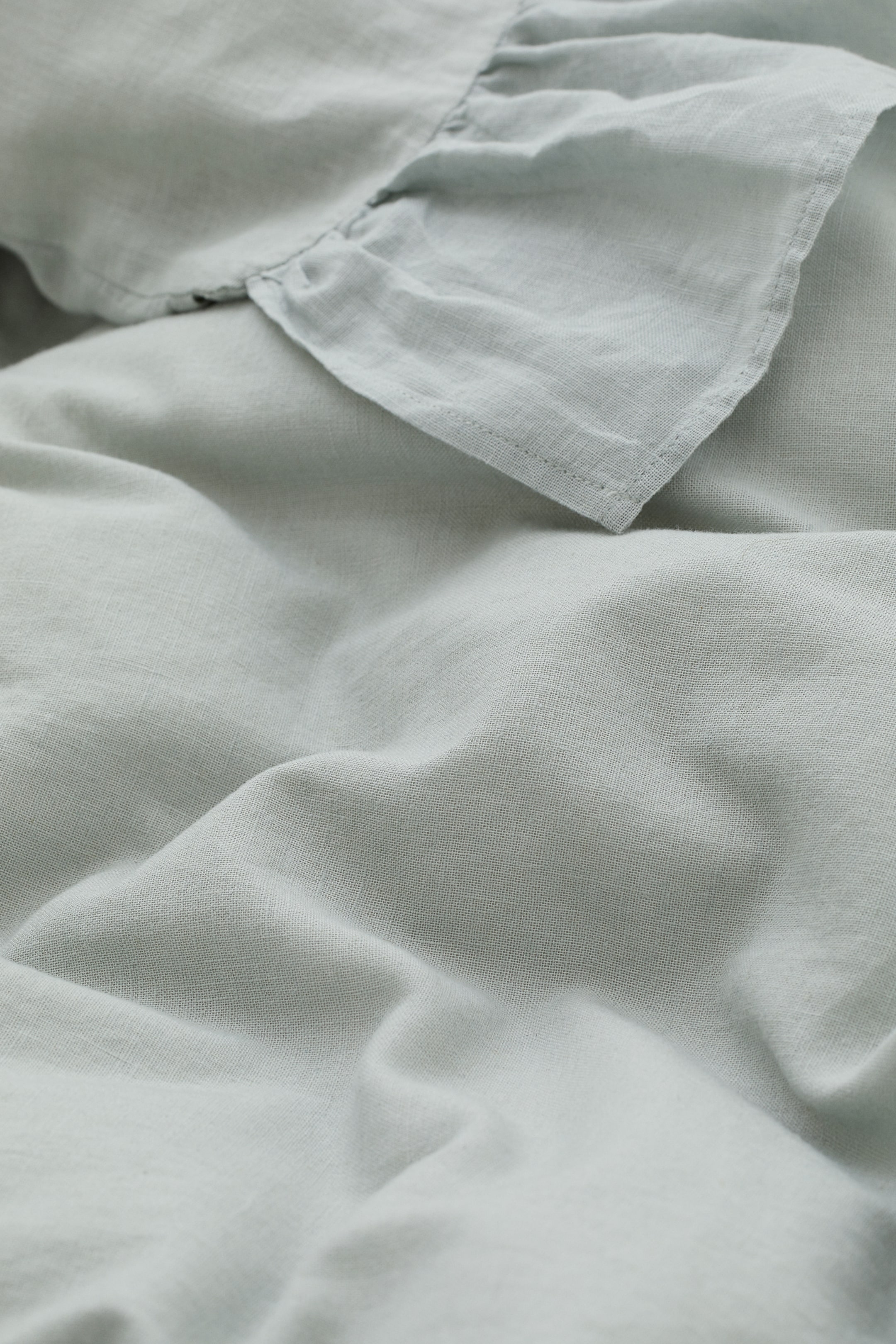 Flouncetrimmed single duvet cover set Light green Home All H&M GB