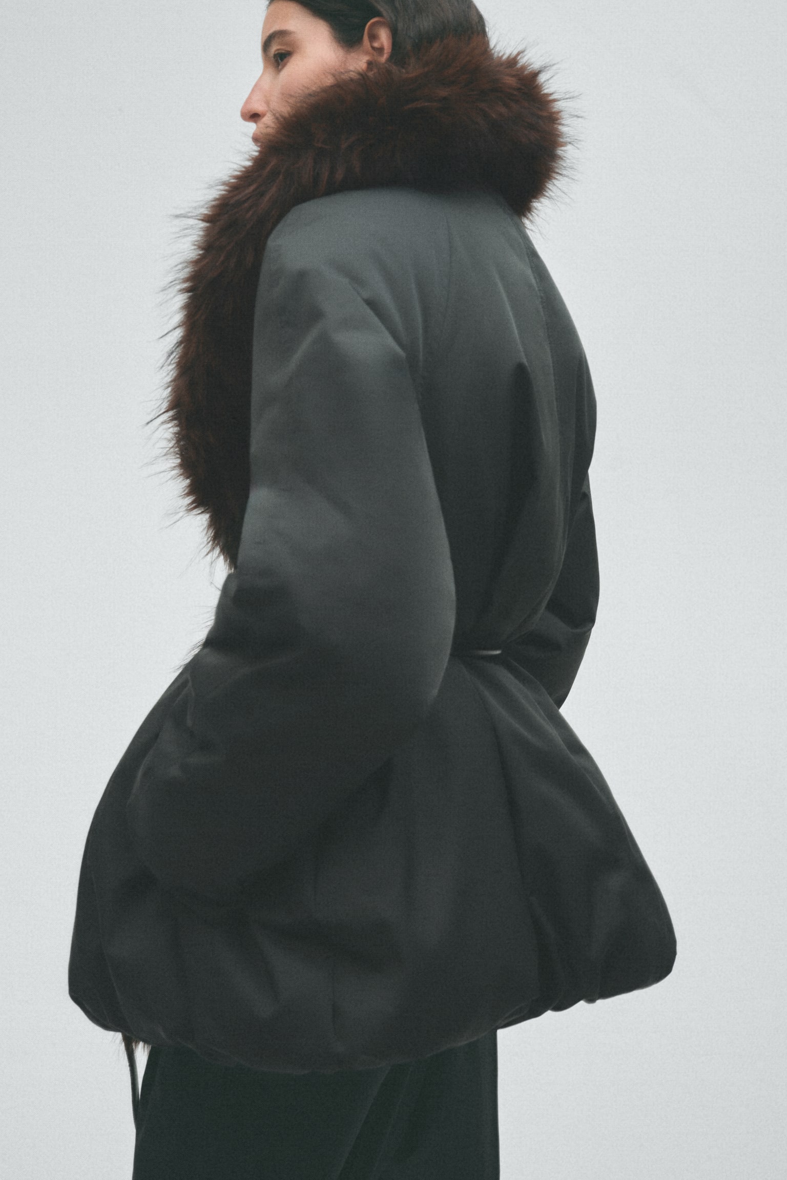 Женская куртка H&M Tie-Belt Puffer, цвет: Тёмный зелёный — фото 6