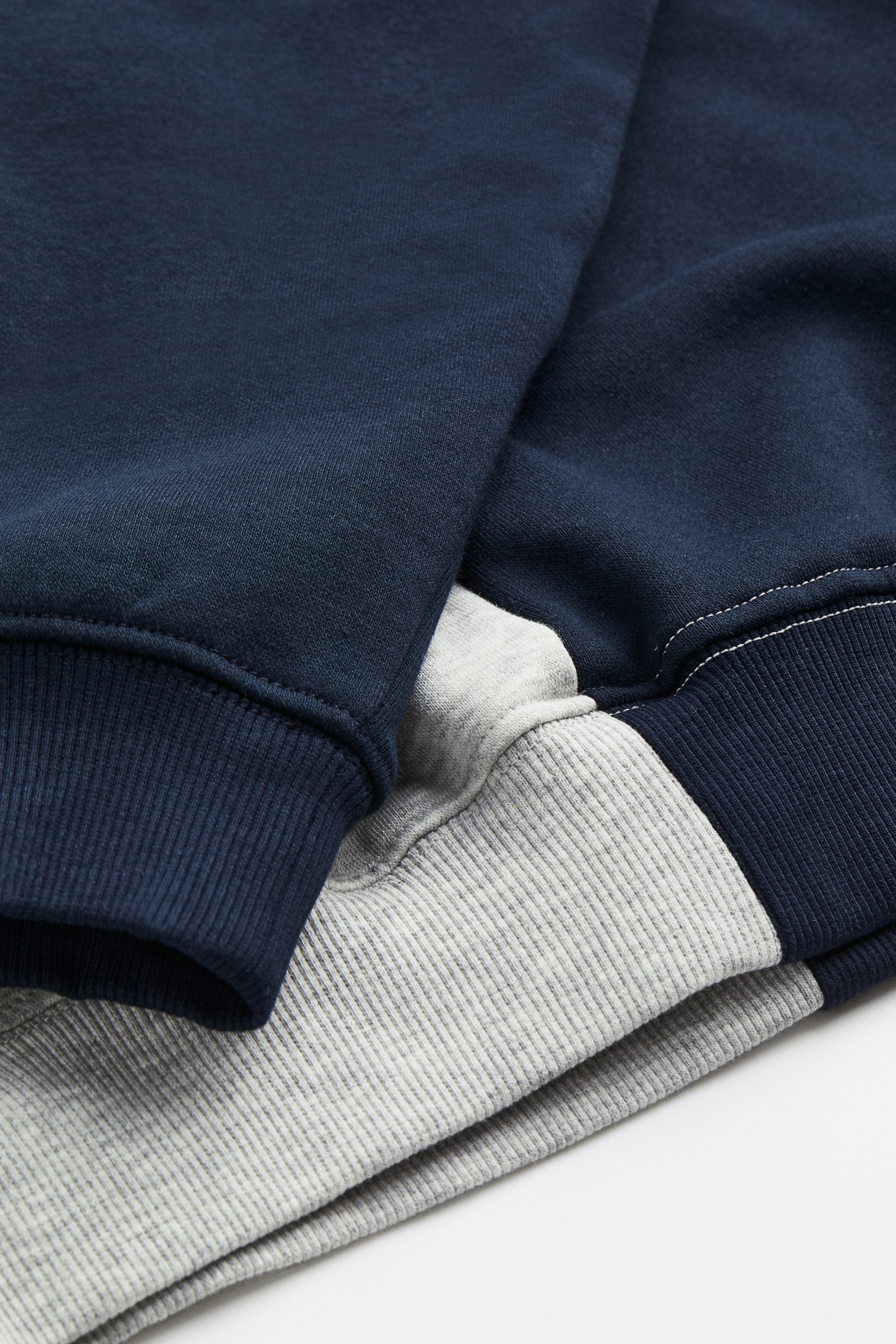 הצגת תמונה גדולה יותר: סווטשירט - אפור בהיר מלאנז‘/כחול כהה - Kids | H&M IL 2