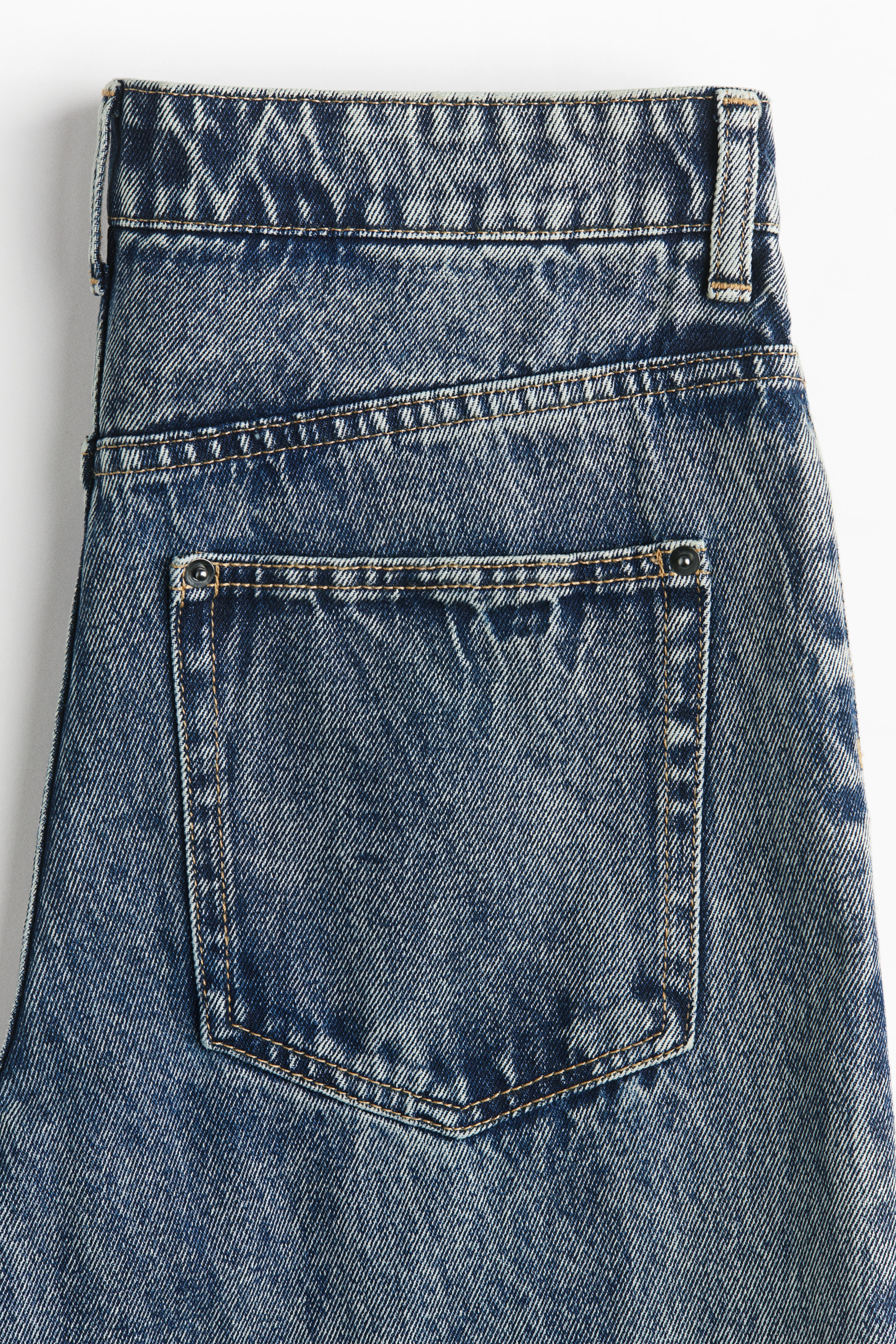 Straight-leg jeans