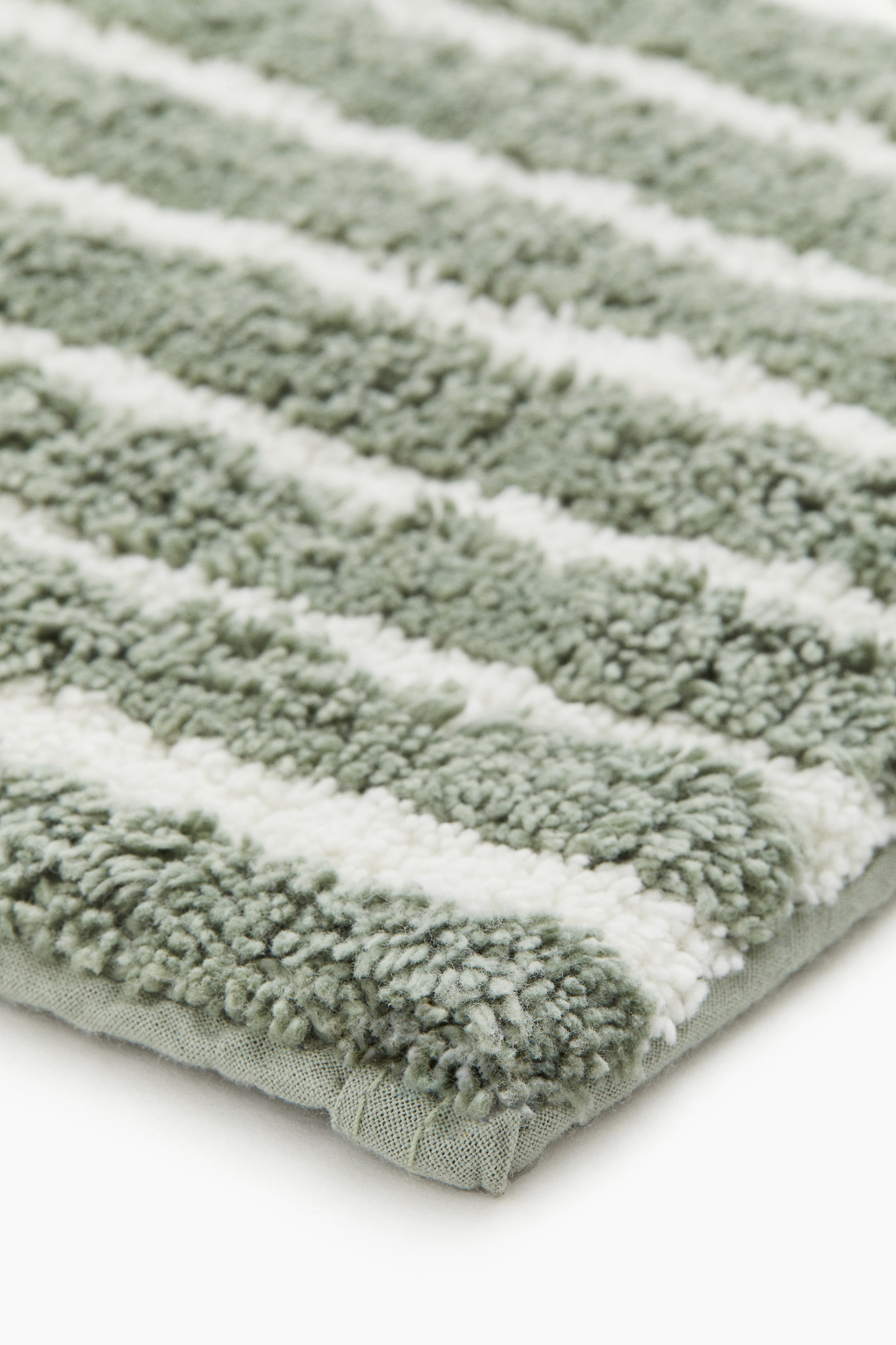 Tufted cotton bath mat - Green/Striped - Home All | H&M GB