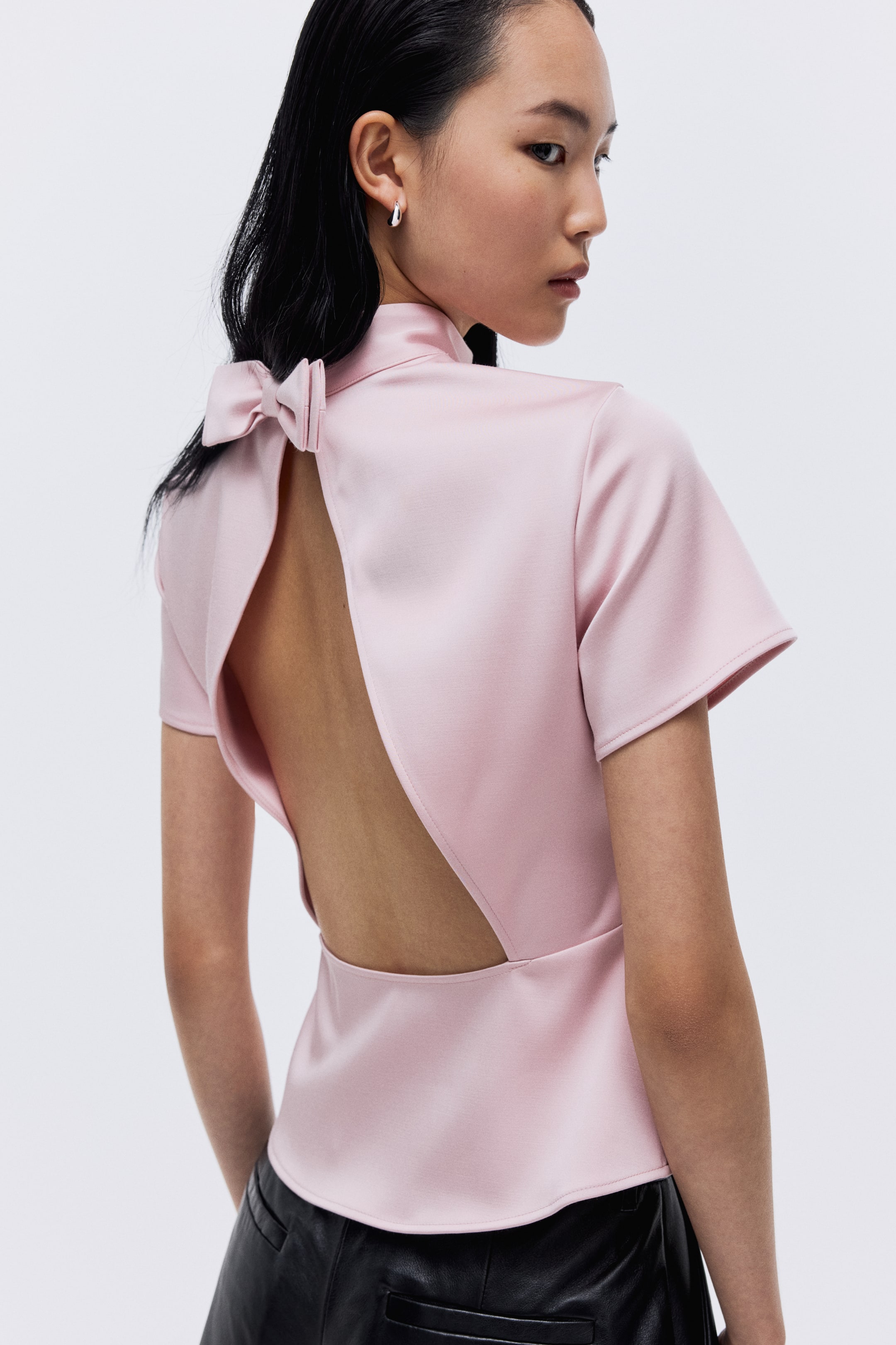 Zobrazit větší obrázek: Top s odhalenými zády - Světle růžová - ŽENY | H&M CZ 1