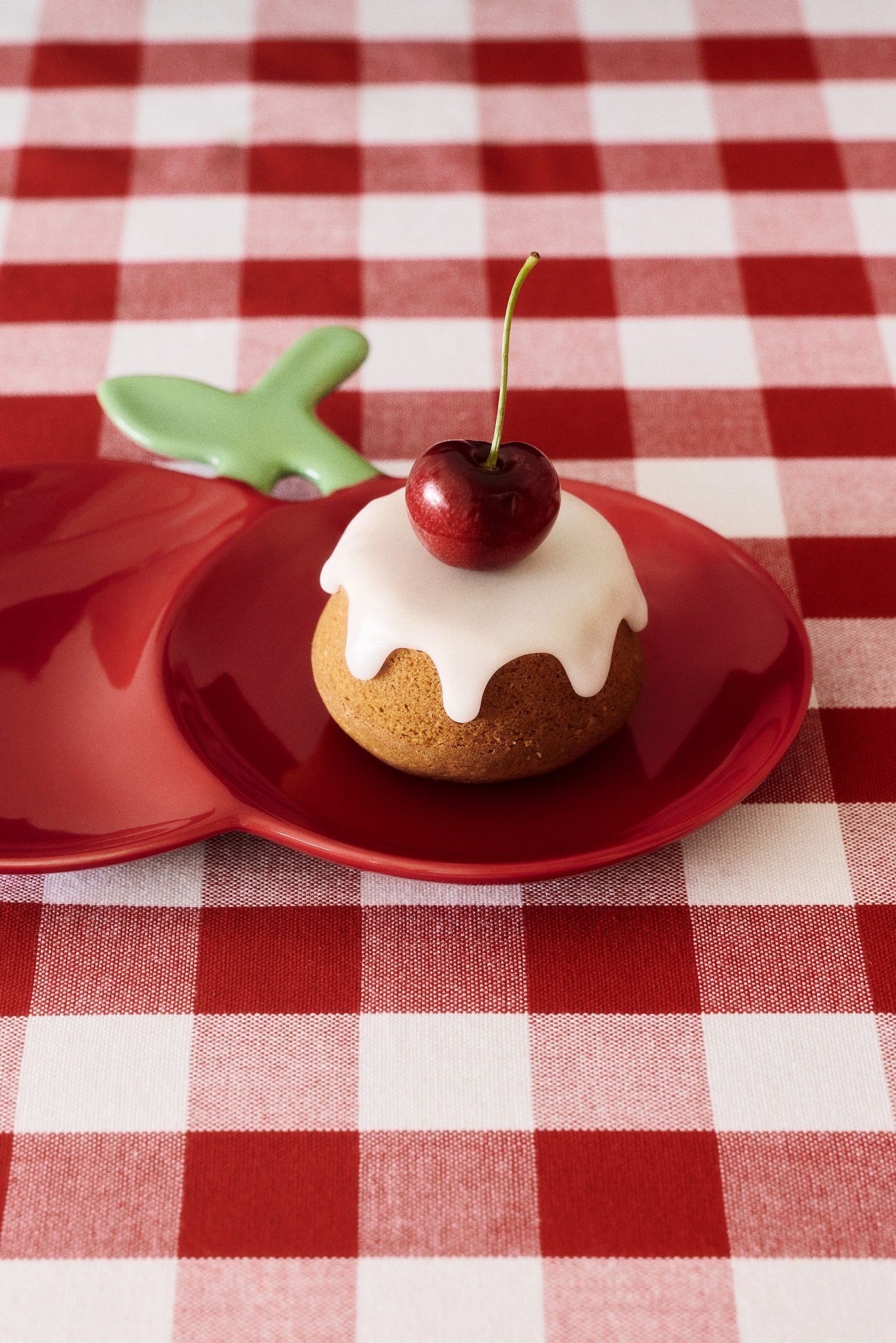Cherry-Shaped Porcelain Plate - Red - 1