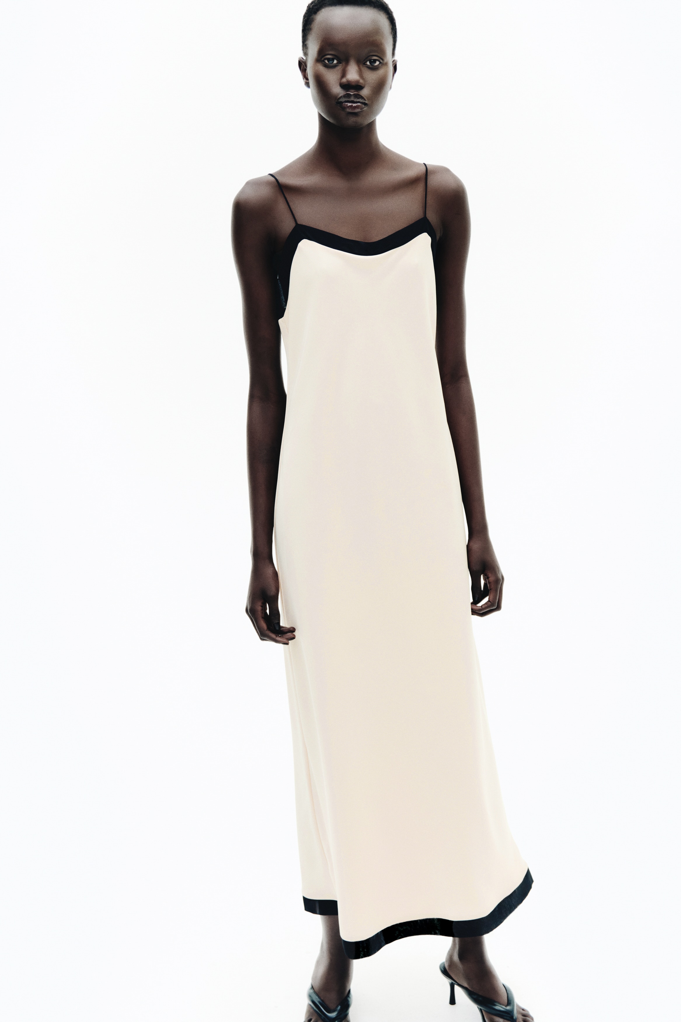 Crêpe strappy dressModel
