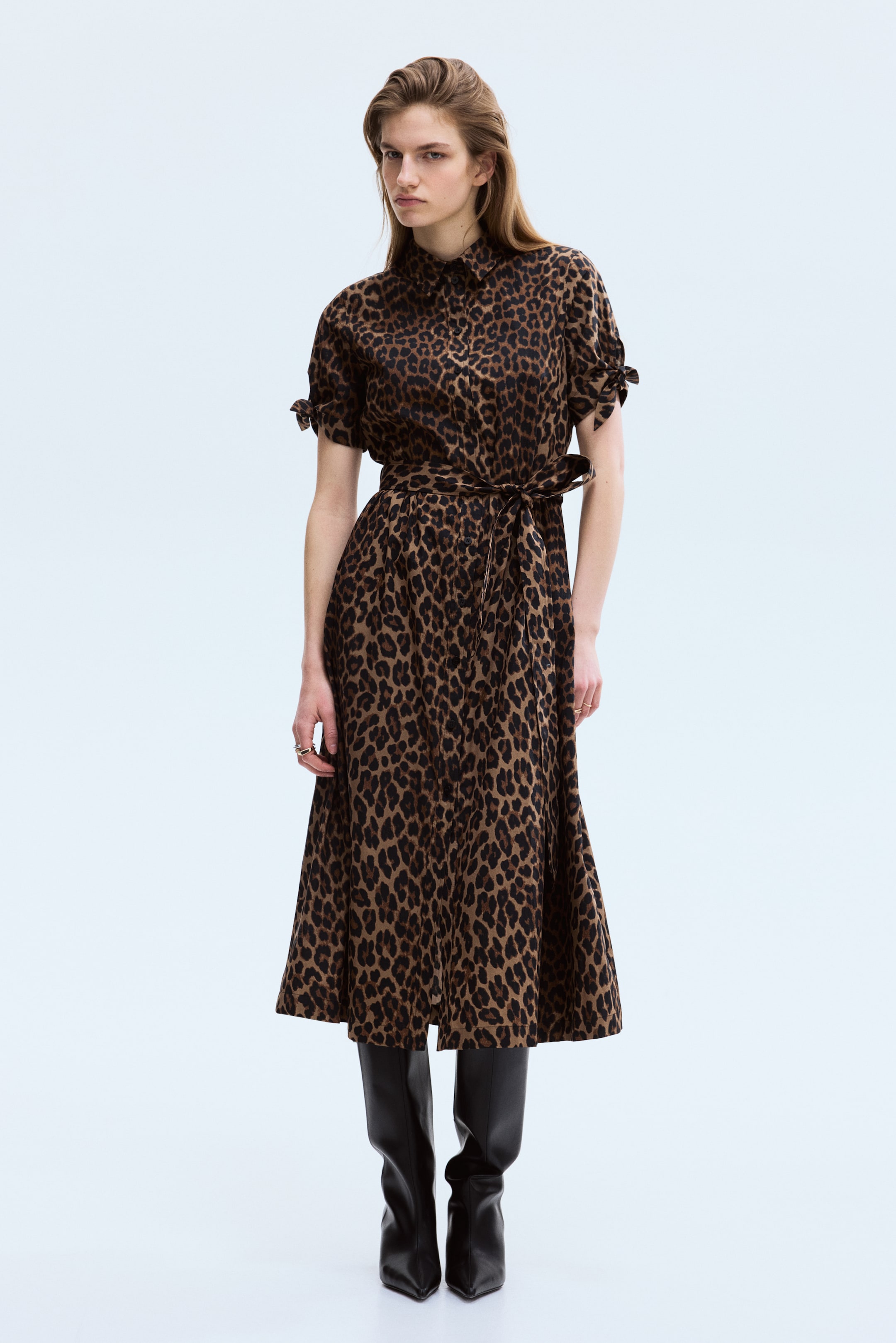 Grotere afbeelding bekijken: Overhemdjurk met korte mouwen - Beige/luipaarddessin - DAMES | H&M NL 1
