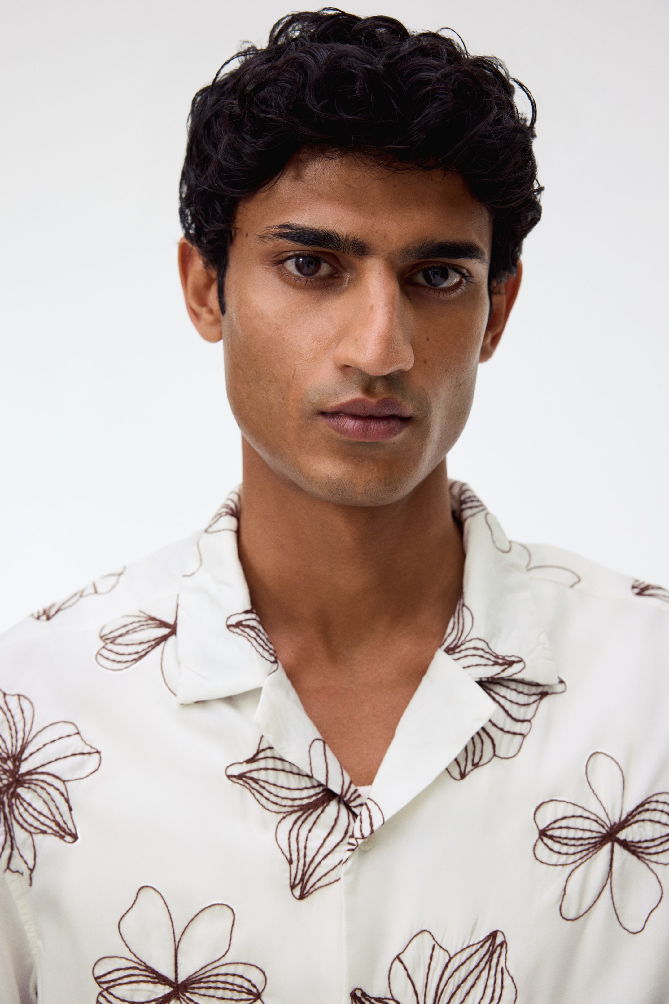 View larger image: Regular Fit Embroidered resort shirt - White/Floral - Men | H&M IN 3