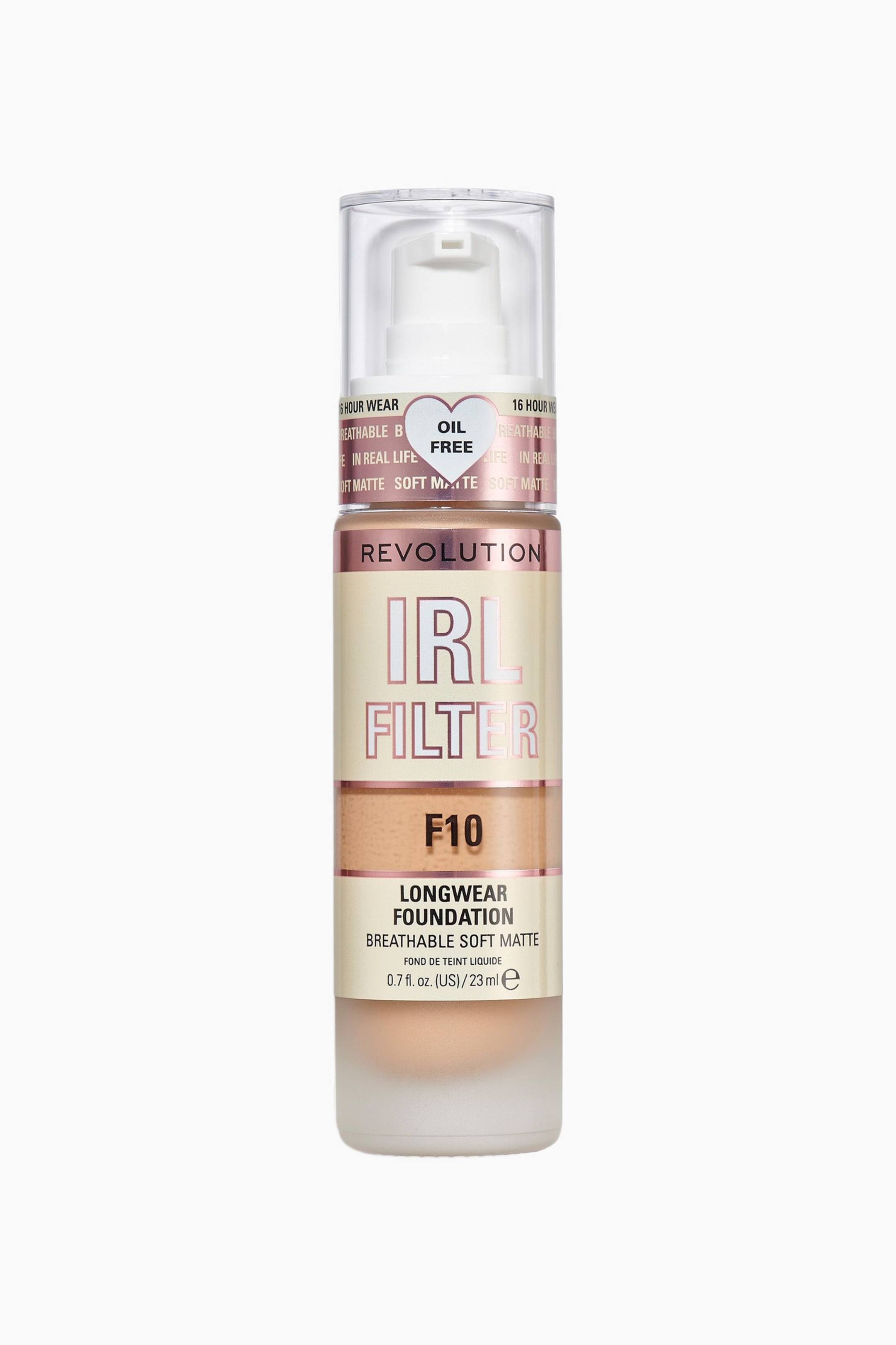 Größeres Bild ansehen: Die Flasche des Revolution IRL Filter Longwear Foundation steht aufrecht und zeigt direkt nach vorne. Sie verfügt über einen satinierten Glasboden, der die beige flüssige Foundation sichtbar macht, ein zentrales Etikett mit roségoldener Beschriftung und dem Farbton „F10“ sowie eine transparente Kappe, die einen weißen Pumpspender umschließt.