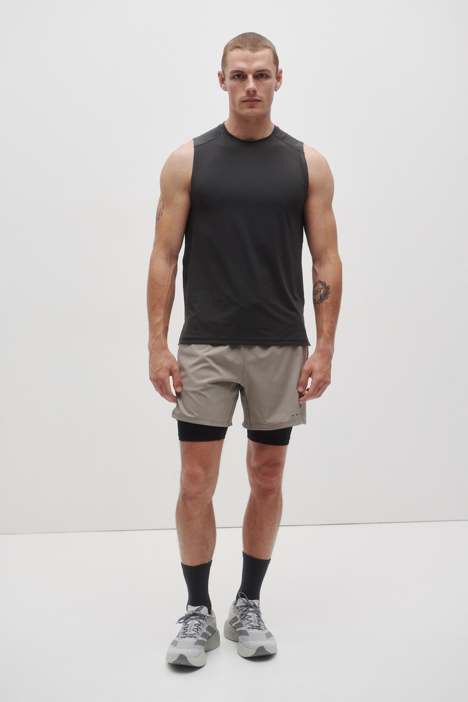Мужские шорты H&M Move Double-Layered Sports with DryMove™, цвет: Бежевый / Чёрный — фото 4
