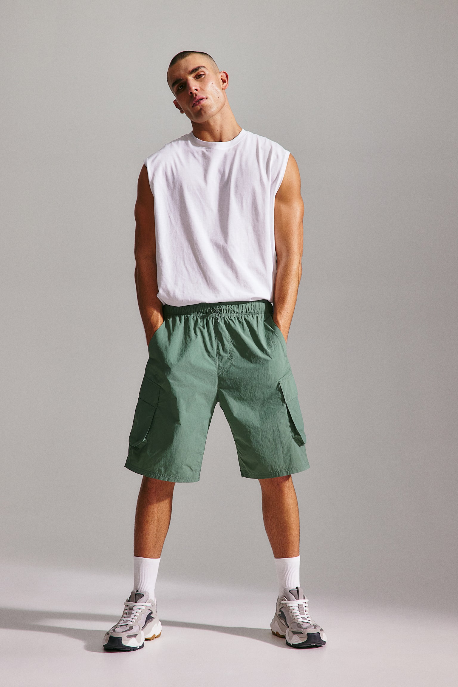 Long cargo sports shorts - Green/Black - 1