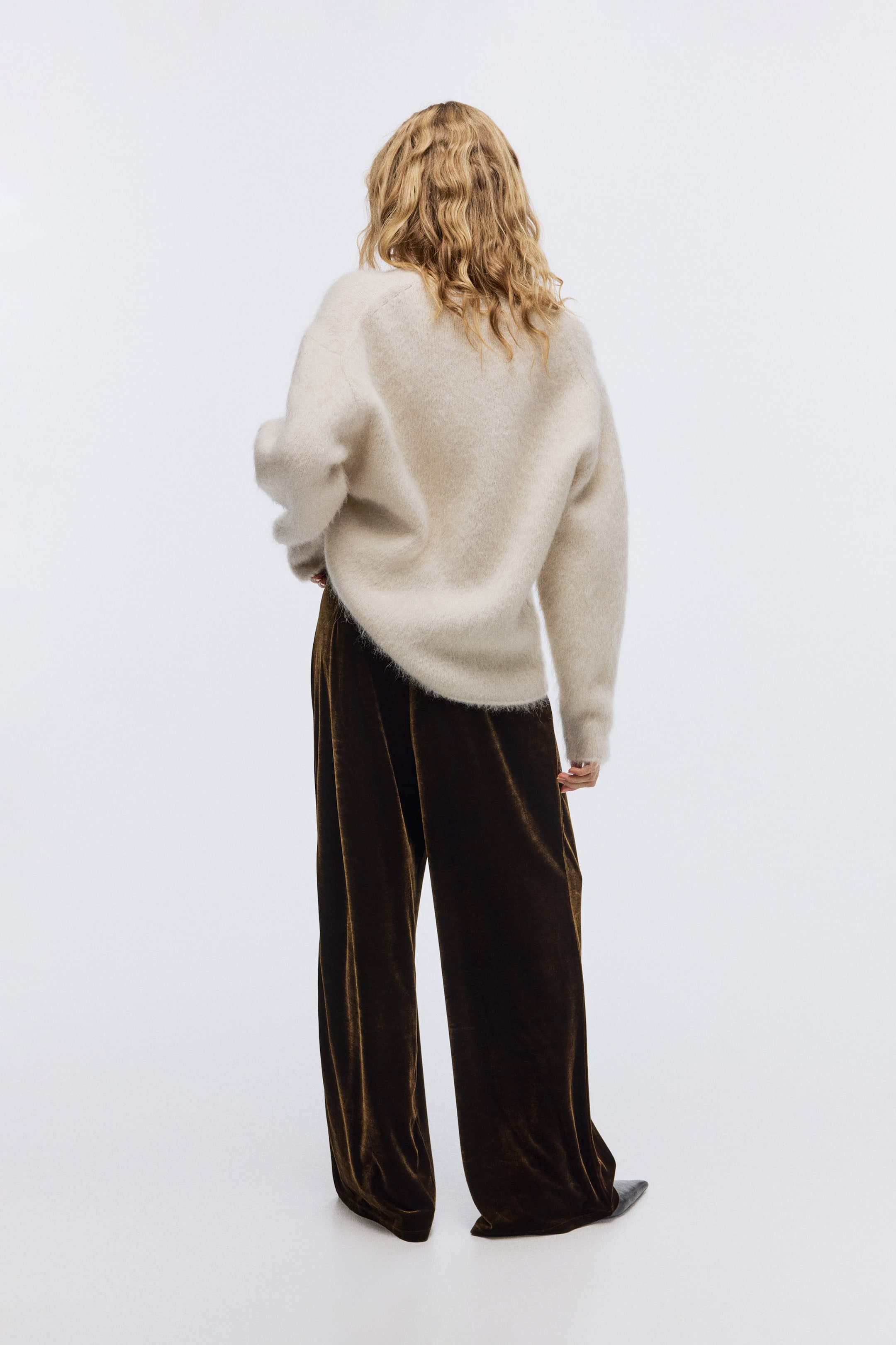 View larger image: Velour Pants - Dark green - Ladies | H&M US 5