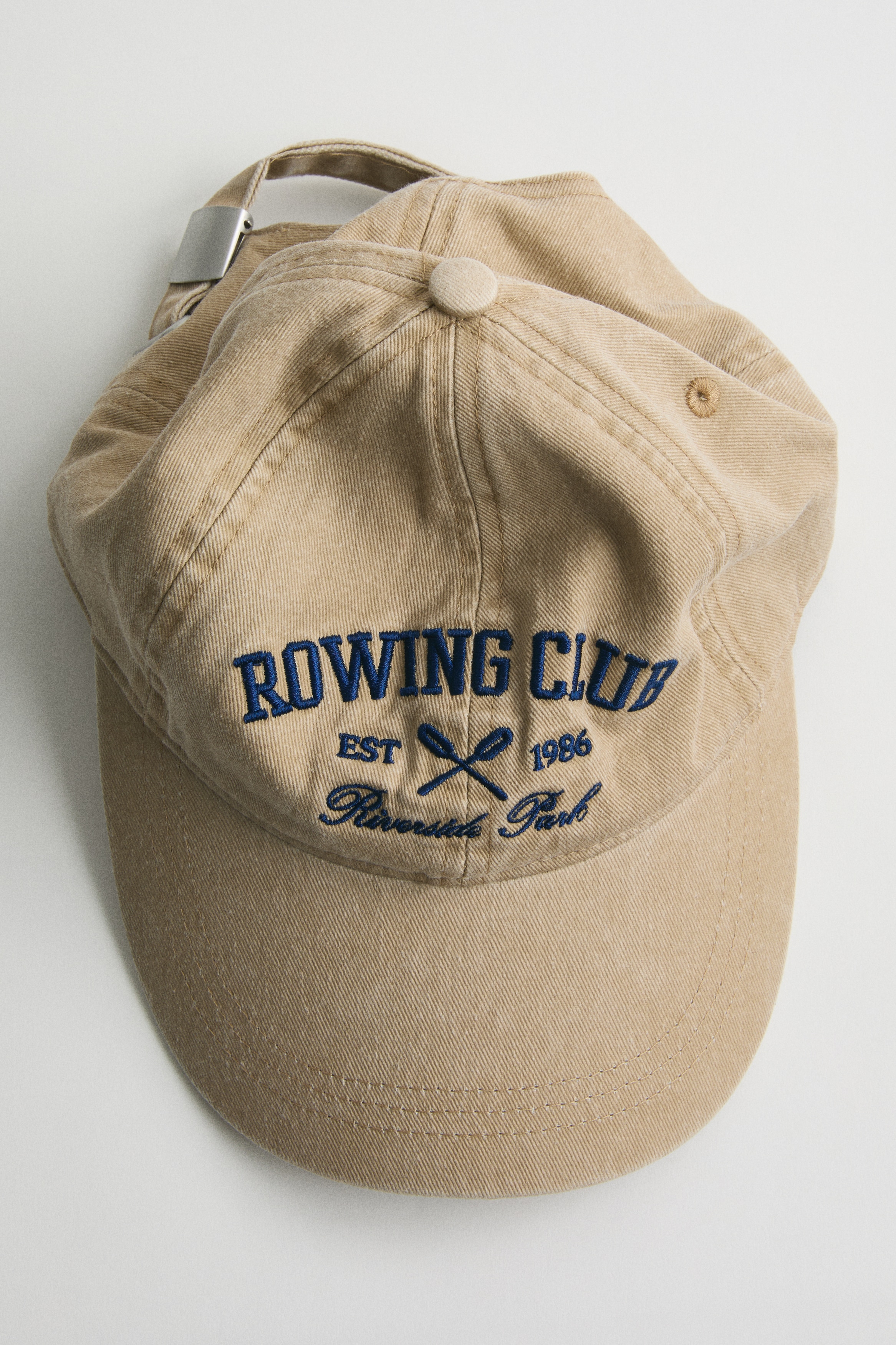 Kirjailtu tvillilippis -Beige/Rowing Club