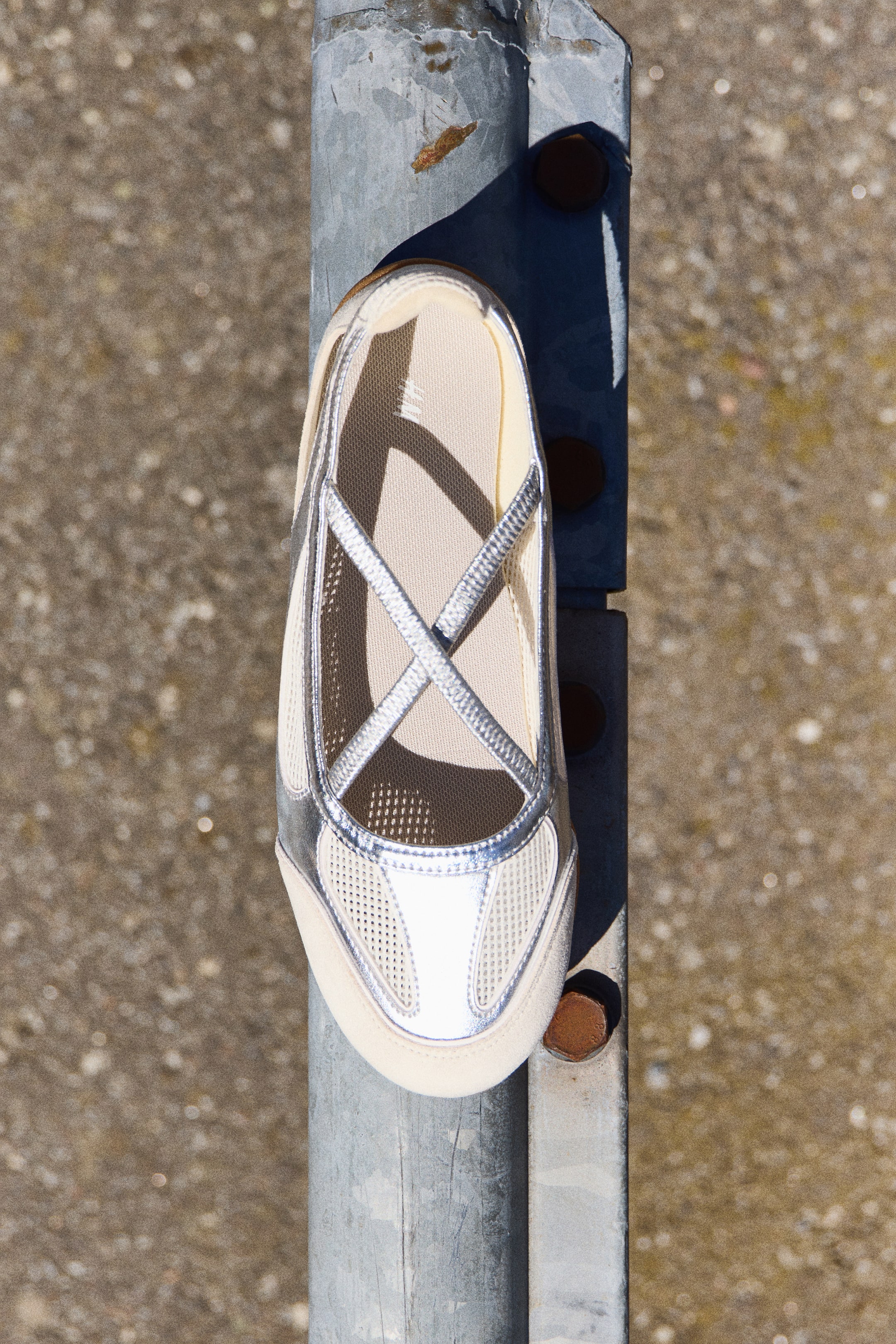 Größeres Bild anzeigen: Sneaker-Sandalen - Silberfarben/Cremefarben - Ladies | H&M AT 1
