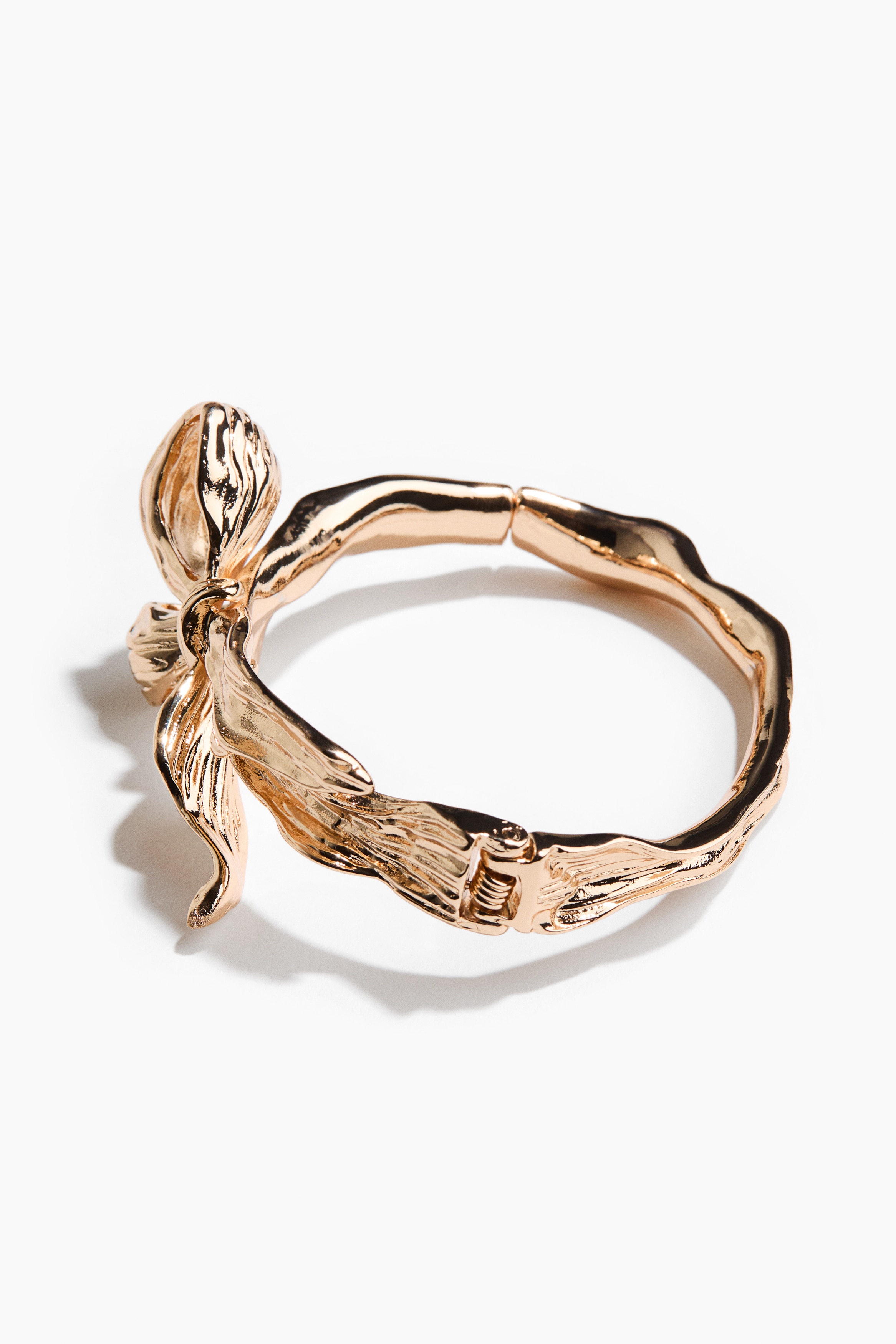 Bow-shaped hinged bangle