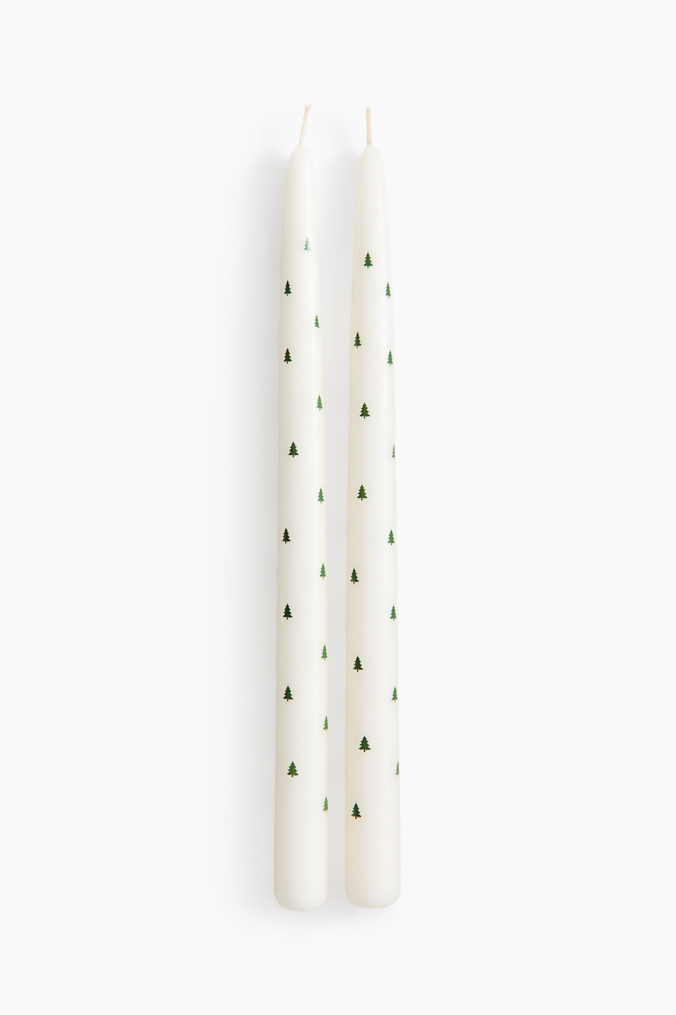 Größeres Bild anzeigen: 2er-Pack Konische Kerzen mit Print - Cremefarben/Tannenbäume - Home All | H&M AT 1
