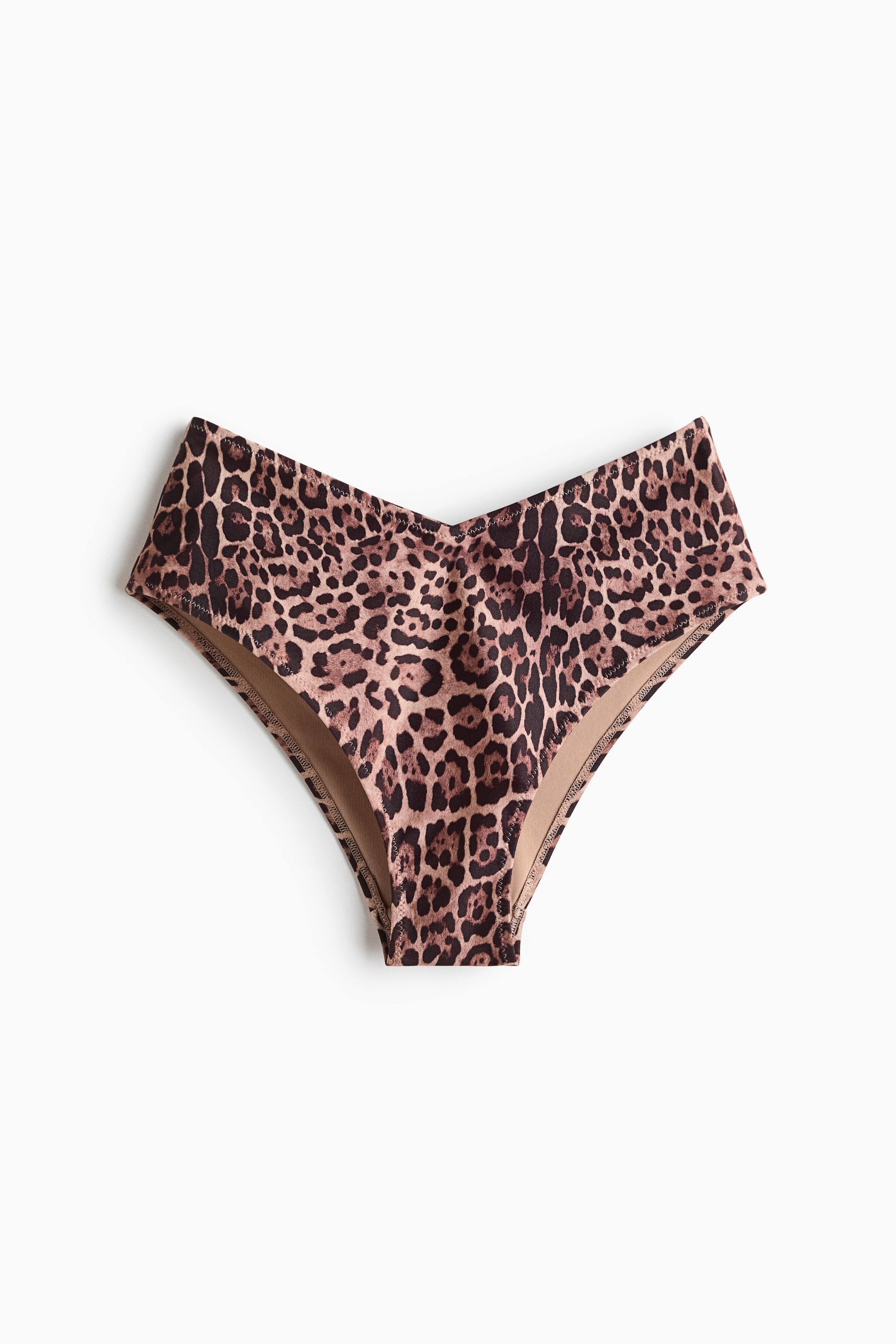 Prikaži veću sliku: Donji deo bikinija sa leopard printom prikazan je s prednje strane, sa visokim, V-oblikovanim strukom i uzorkom smeđih i crnih tačaka.