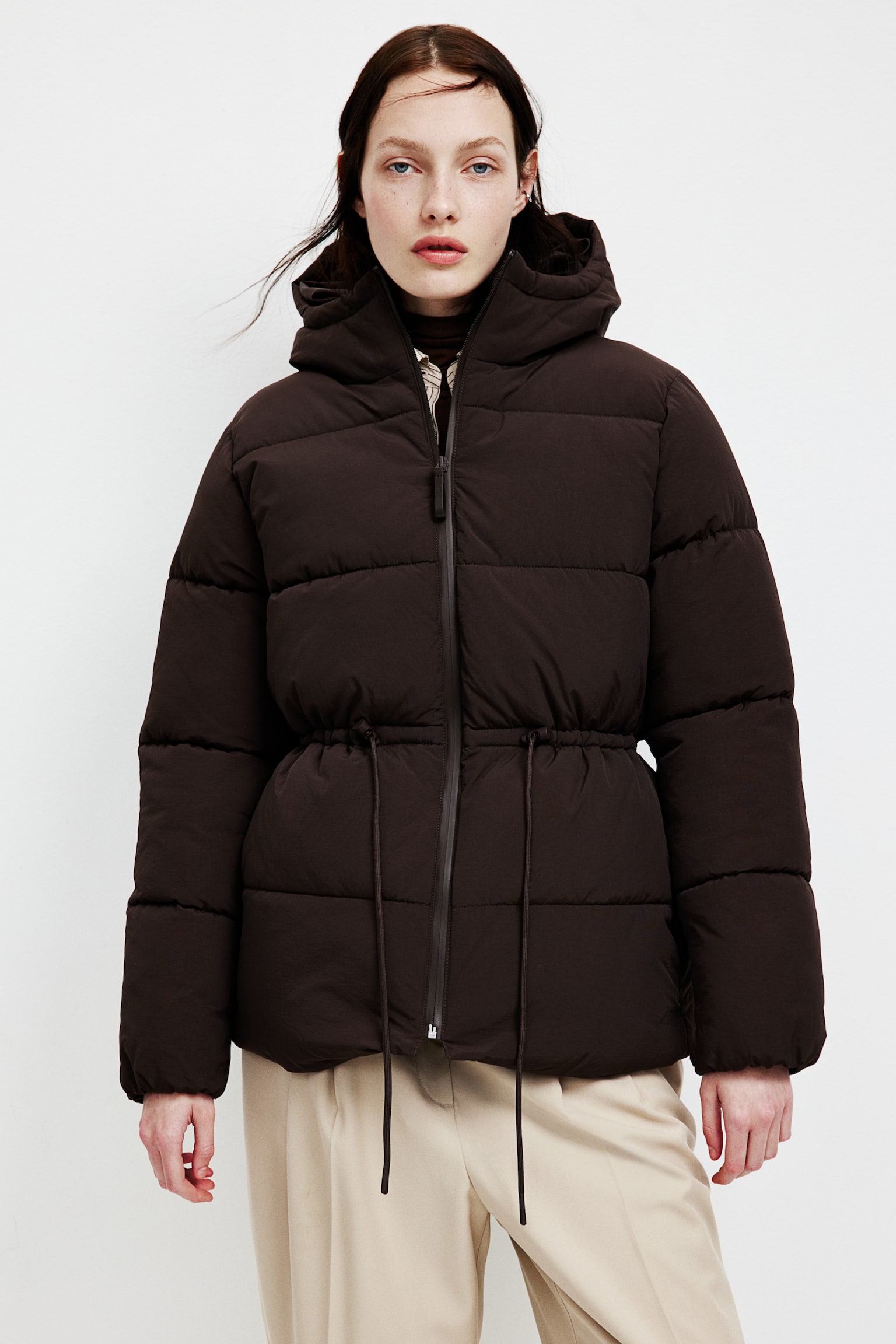 Oversized drawstring-waist puffer jacket - ダークブラウン/ブラック - 1