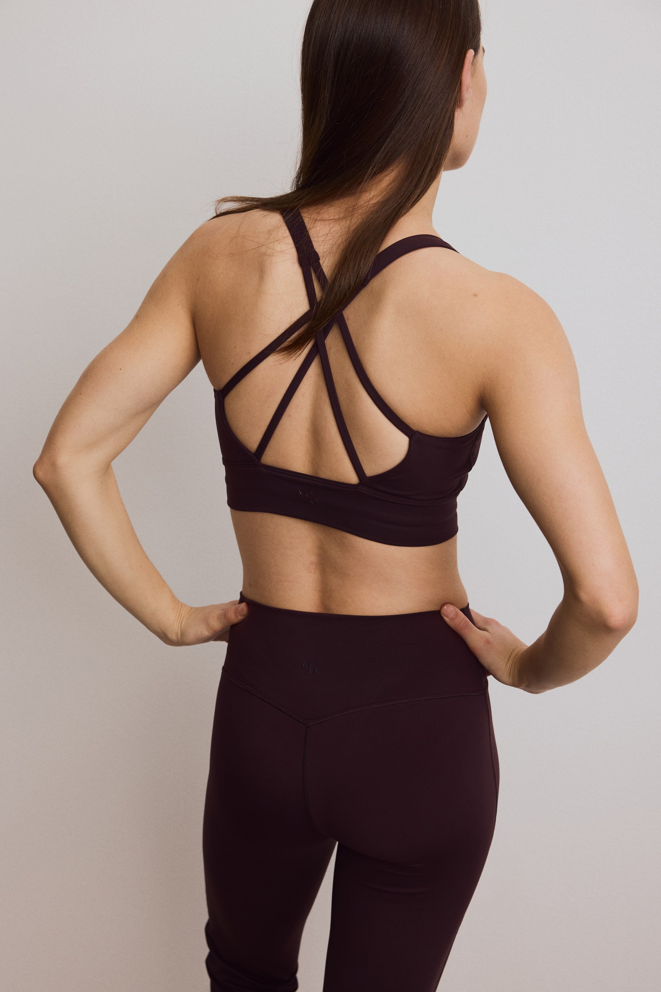 View larger image: Medium Support Sports bra with SoftMove™ - Chocolate plum - Ladies | H&M IE 4