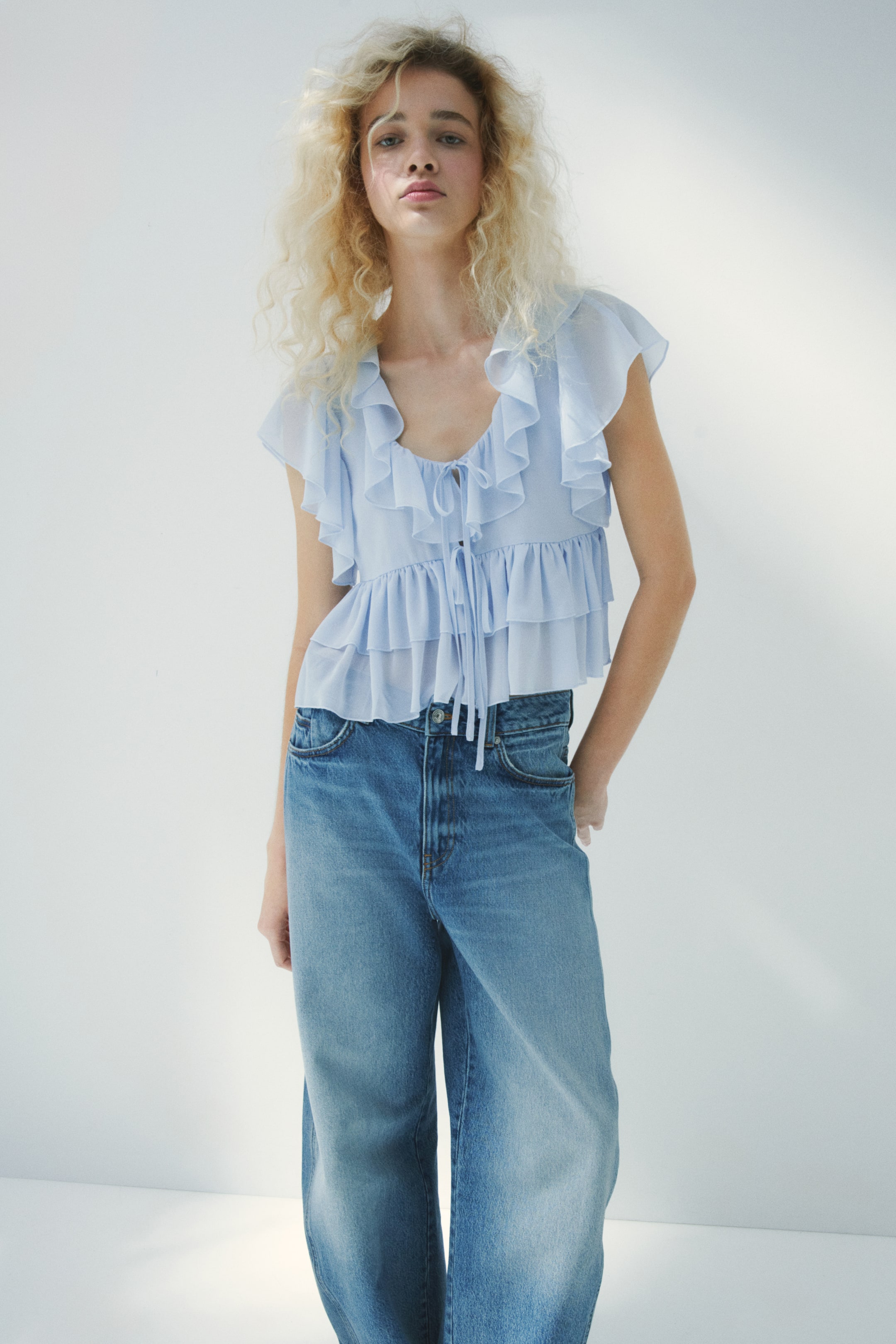 Blouse à volant avec liens nouer