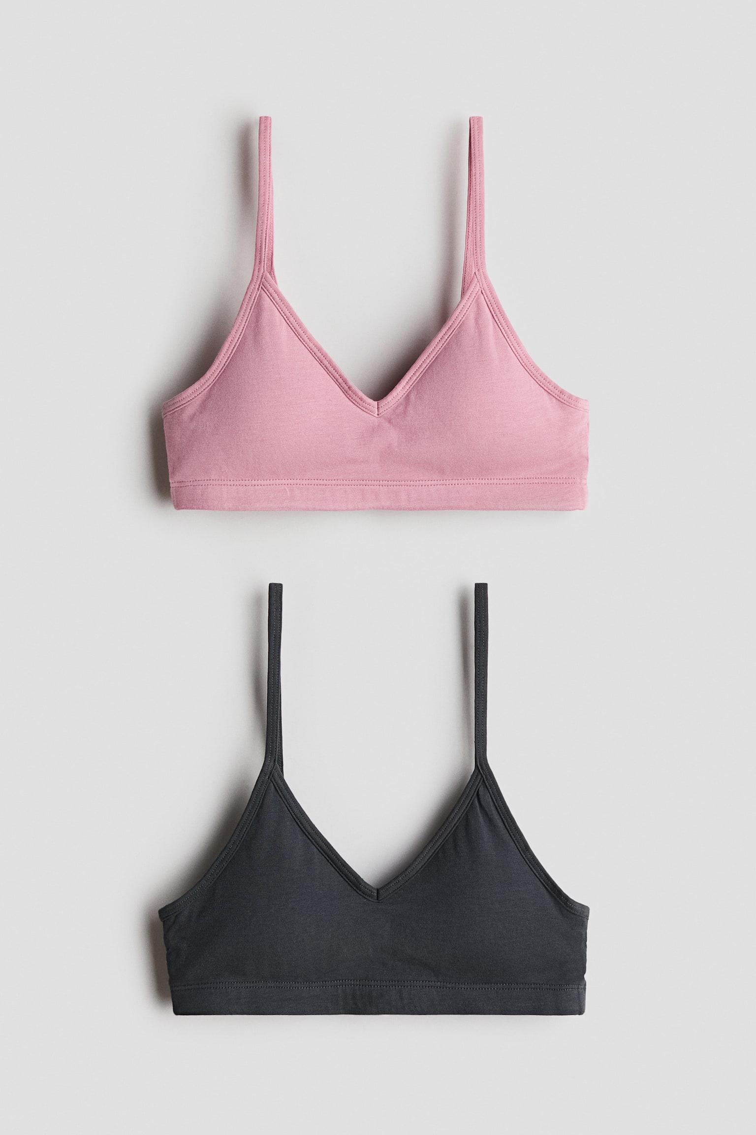 ÎÏο crop top αÏÏ Î²Î±Î¼Î²Î±ÎºÎµÏÏ jersey, Îνα Ïε ανοιÏÏÏ Ïοζ και Îνα Ïε ÏκοÏÏο γκÏι, ÏαÏοÏ
ÏιάζονÏαι αÏÏ Î¼ÏÏοÏÏά και διαθÎÏοÏ
ν V νÏεκολÏÎ, λεÏÏÎÏ ÏιÏάνÏÎµÏ ÎºÎ±Î¹ ÏαÏÎ´Ï ÎµÎ»Î±ÏÏÎ¹ÎºÏ ÏελείÏμα.