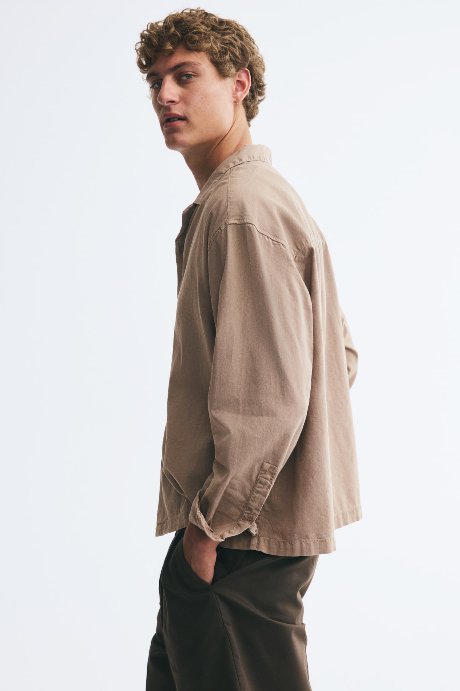 Мужская рубашка H&M Relaxed-Fit Long-Sleeved Cotton Resort, цвет: Бежевый — фото 6
