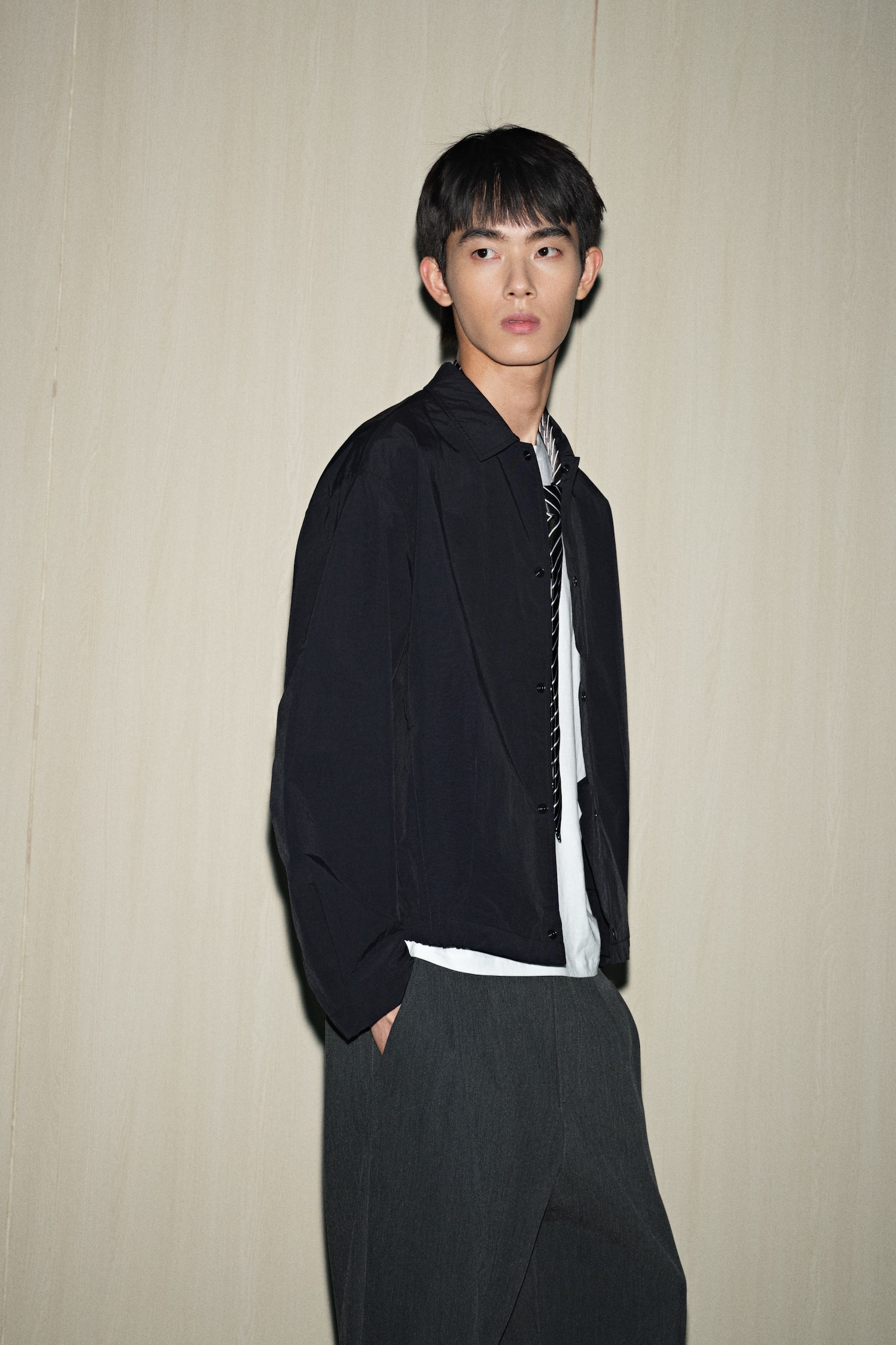 Áo khoác Loose Fit - Màu đen/Màu xanh kaki nhạt - 4