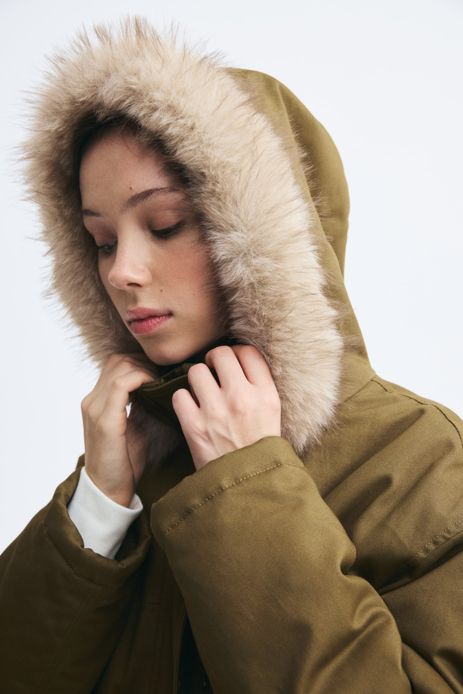 Женская куртка H&M Oversized Fluffy-Trim, цвет: Оливковый зелёный — фото 5