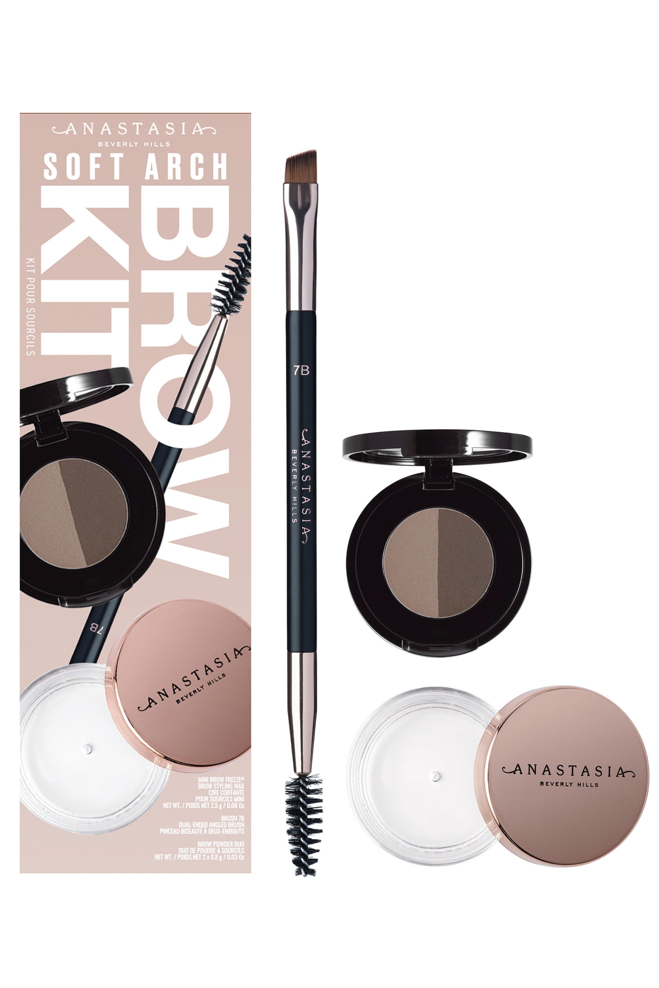 Visa större bild: Ett Anastasia Beverly Hills Soft Arch Brow Kit visar upp sina komponenter: en ljus persikofärgad förpackningslåda står till vänster. En svart och roséguldfärgad dubbeländad borste, märkt 7B, med en vinklad brynände och en spoolieände står vertikalt, medan en öppen svart kompakt med två nyanser av brunt brynpuder och en öppen klar burk med ett roséguldfärgat lock som visar vitt brynformande vax presenteras från ett top-down-perspektiv.