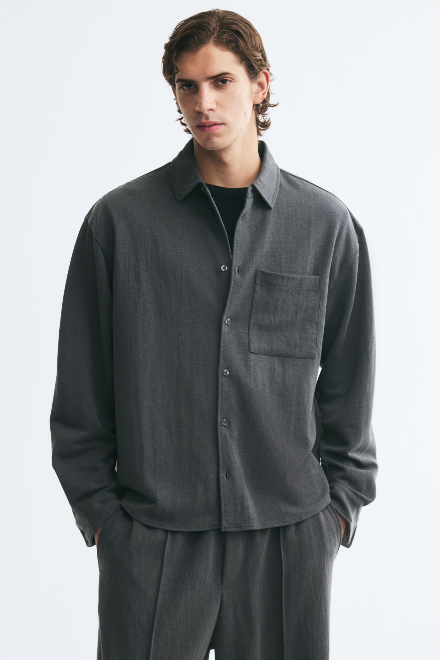 Мужская рубашка H&M Relaxed-Fit Jersey Shirt, цвет: Тёмный серый — фото 2