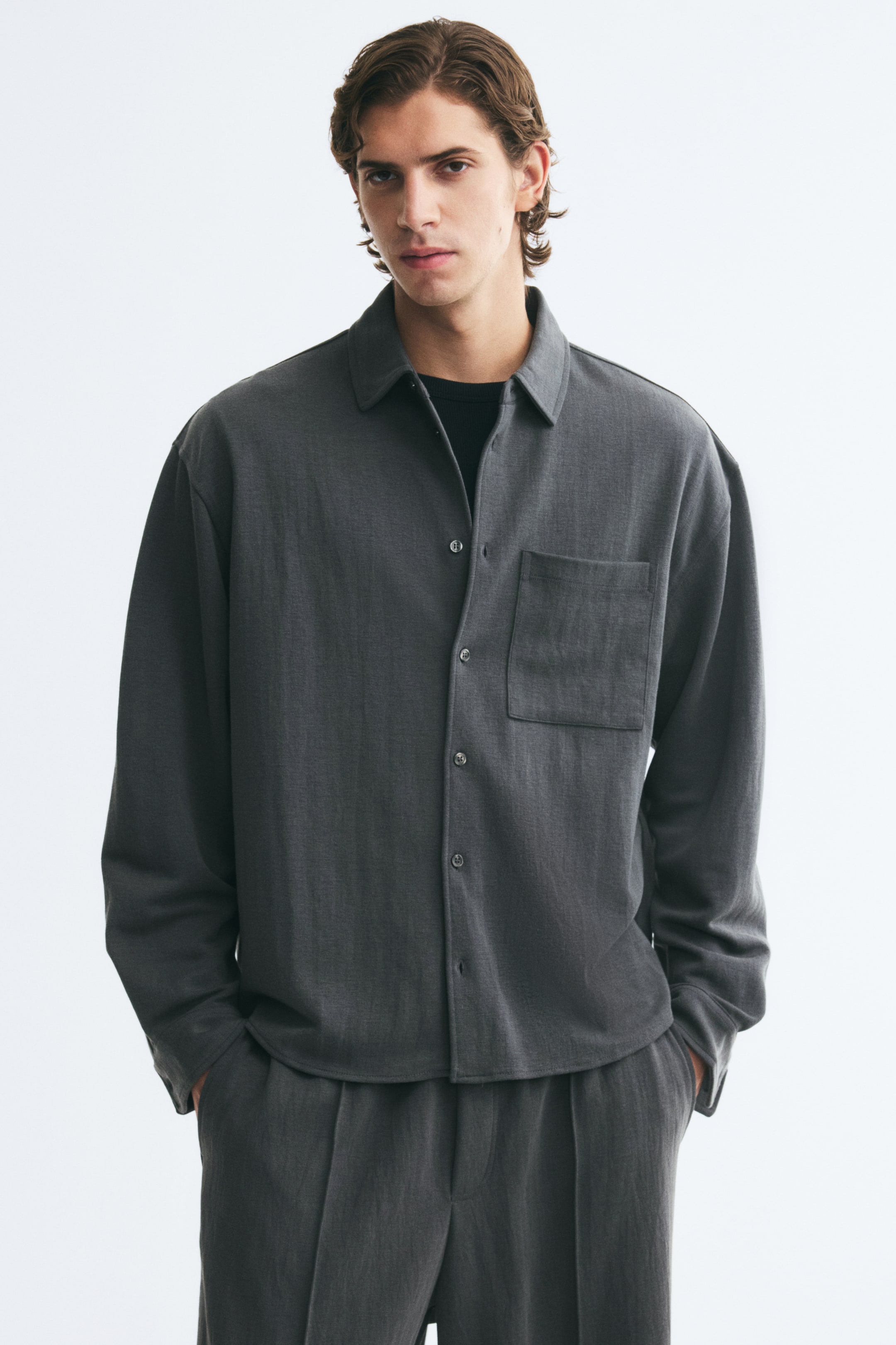 Visualizza immagine più grande: Camicia in jersey Relaxed Fit - Grigio scuro - UOMO | H&M IT 1