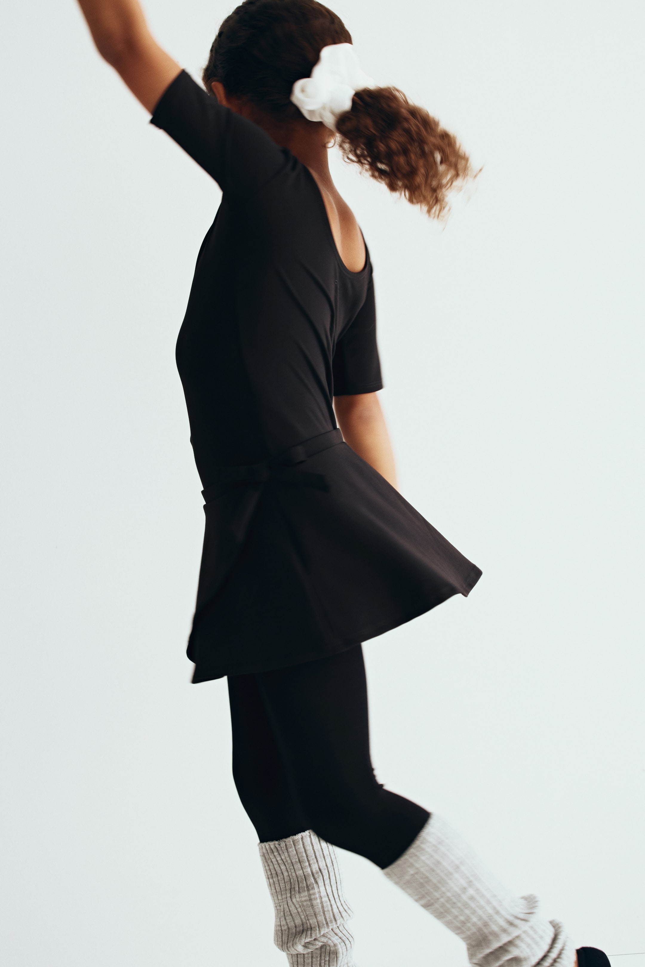 H&M 2-Piece Bodysuit and Skirt Set — фото 5