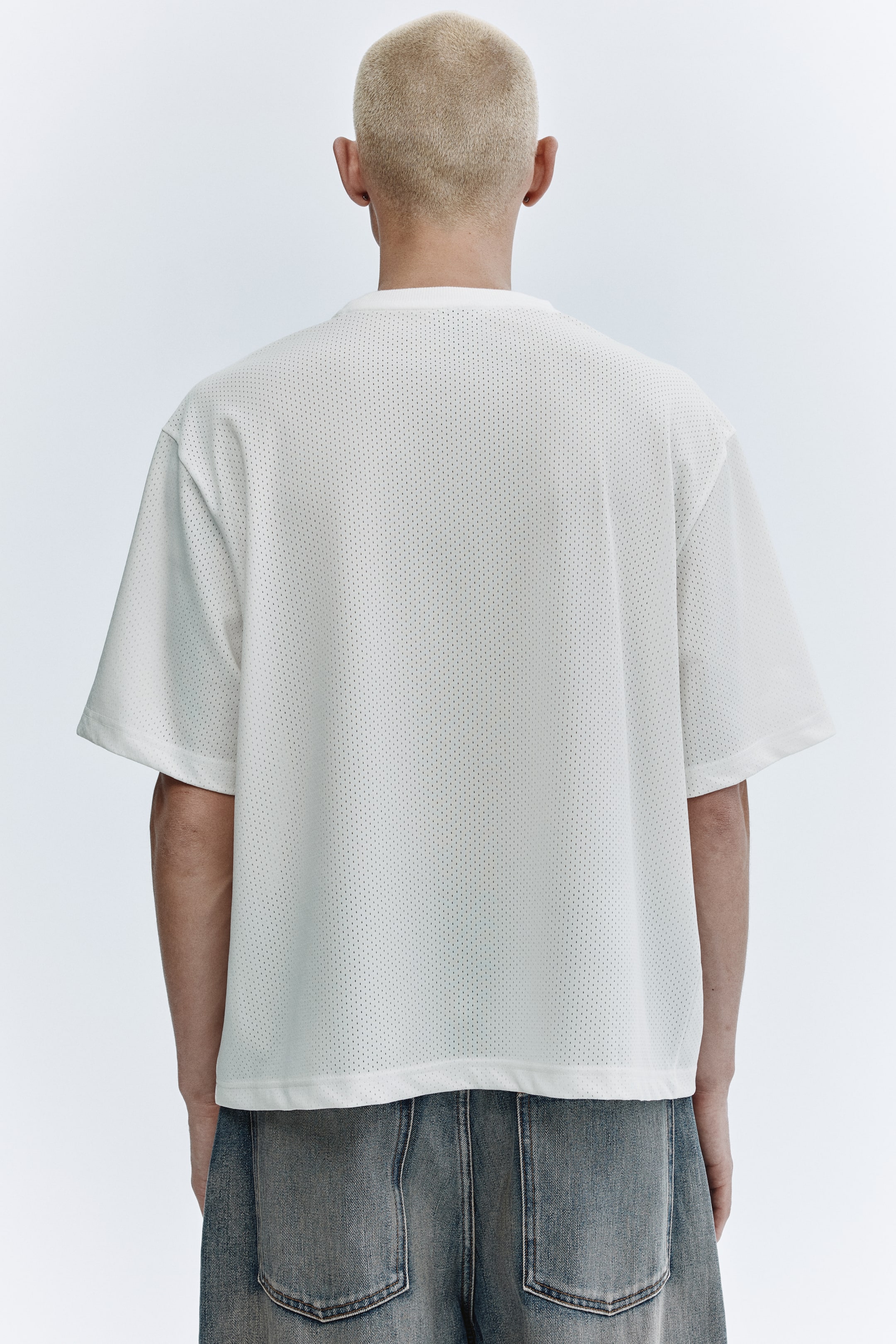 Grösseres Bild ansehen: Bedrucktes Oversized T-Shirt aus Mesh - Weiss/Maison Locals - HERREN | H&M CH 1