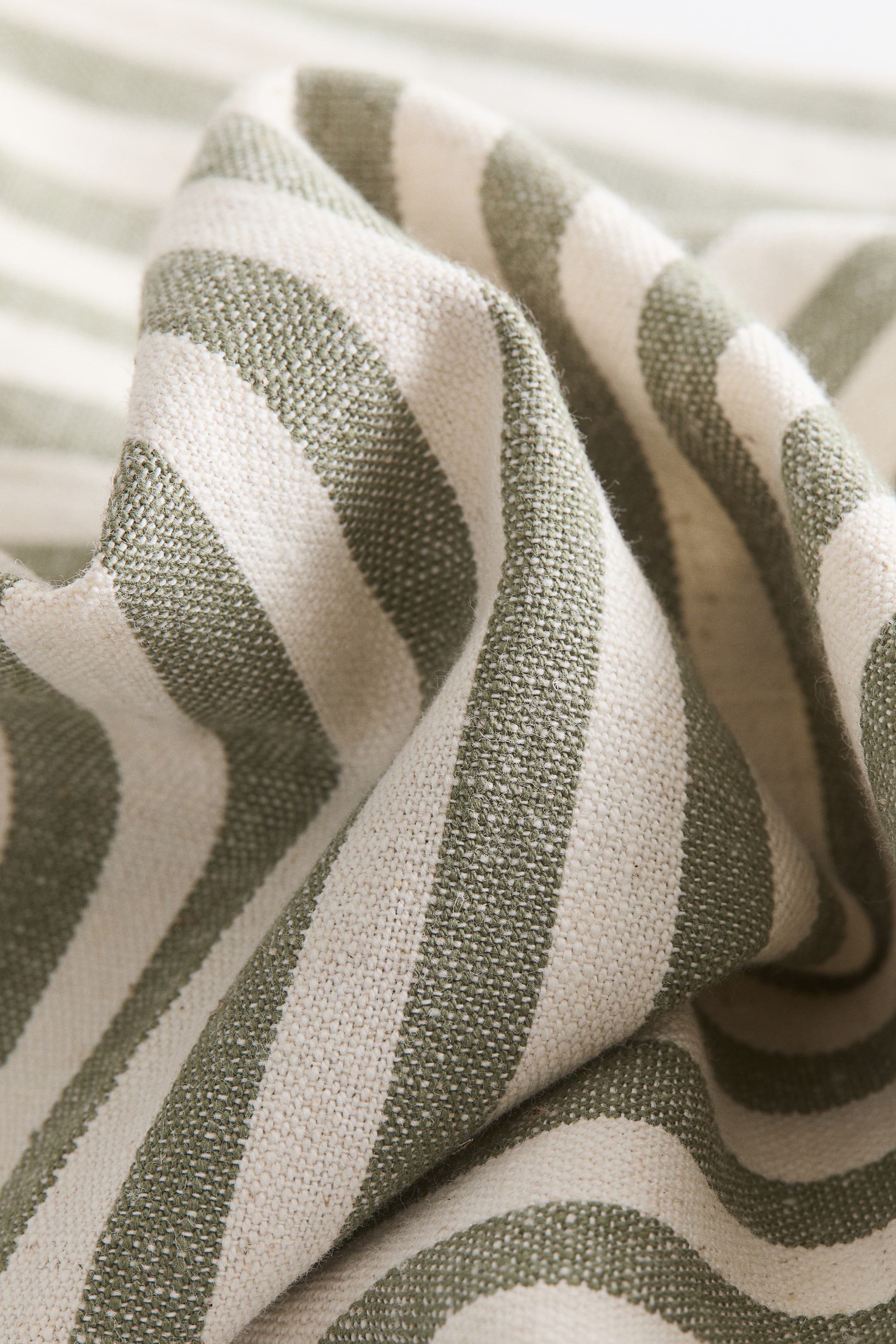 Ver imagen más grande: Pack de 4 servilletas de algodón - Verde/Rayas crema - HOME | H&M ES 4