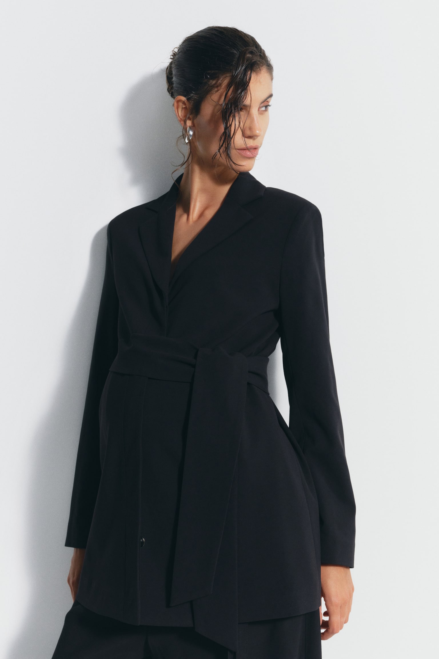 Женская куртка H&M Mama Tie-Belt, цвет: Чёрный — фото 3