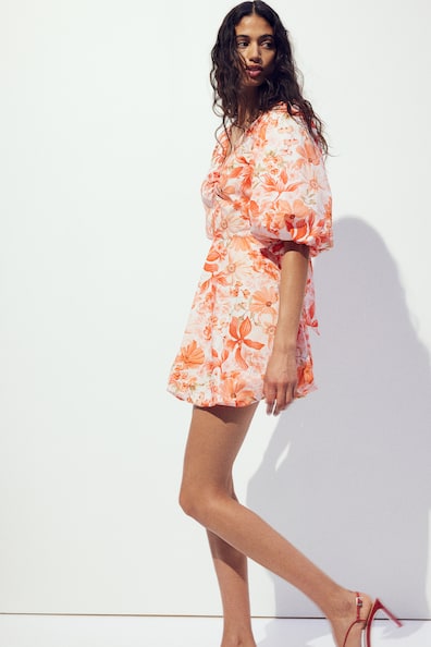 Tie-back Puffy Dress - V-neck - Short sleeve - Coral red/floral ...